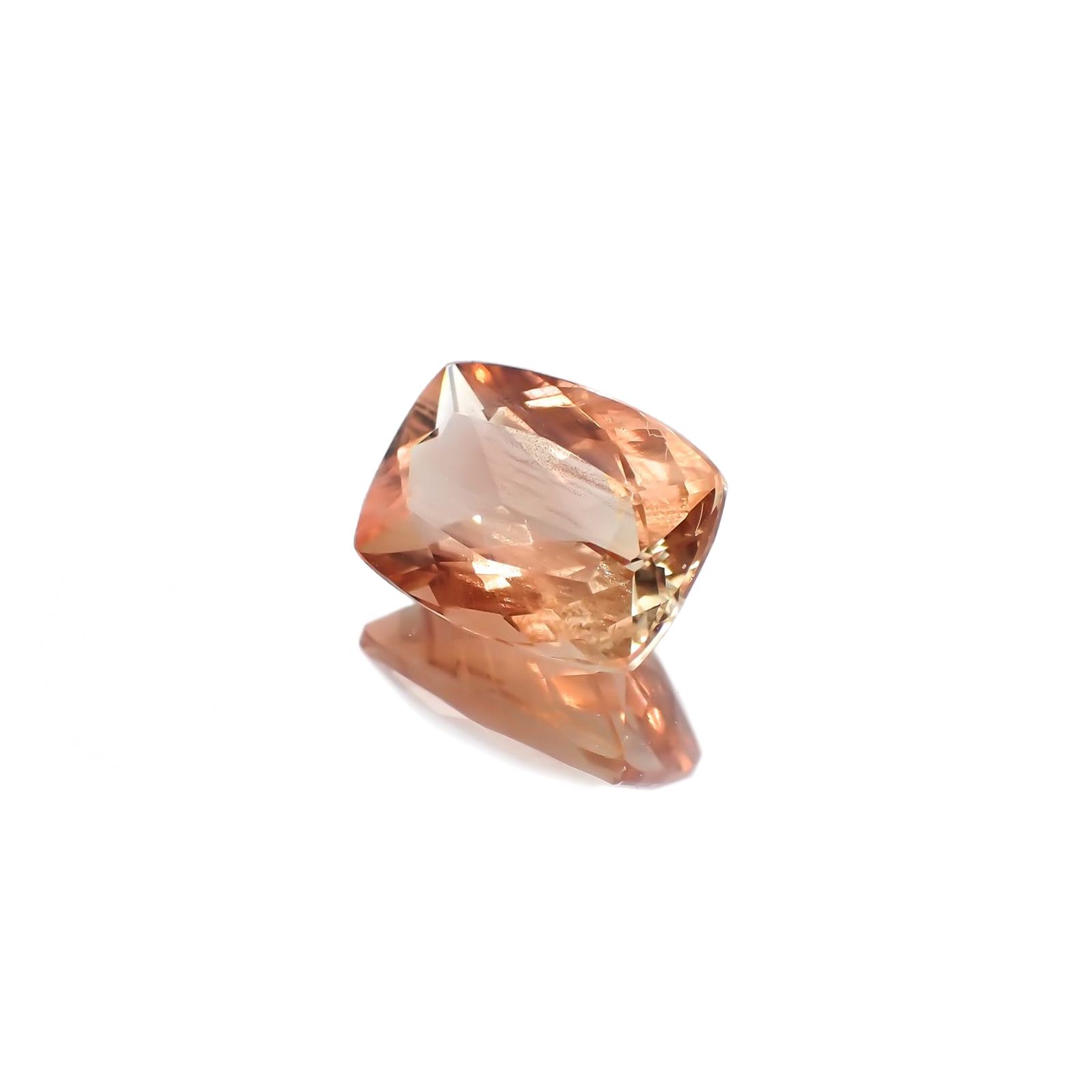 オレゴンサンストーン(宝石名ラブラドライト)アメリカ・オレゴン州産 2.505ct ソ付(彩珠)[250717179]10.1x7.5mm前後