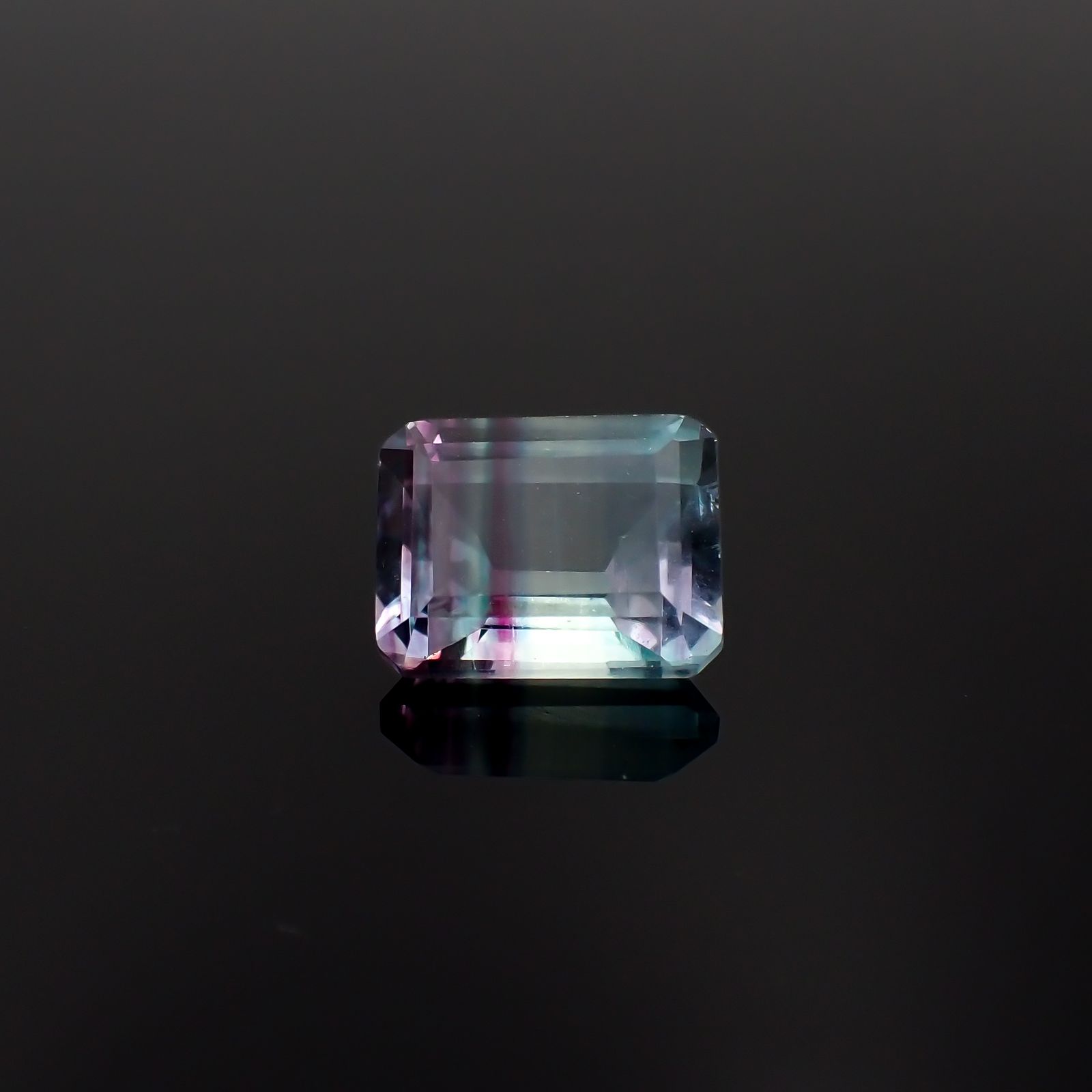 パーティカラーフローライト フルオレッセンス ブラジル産 4.10ct[230823270]10.1x7.9mm前後