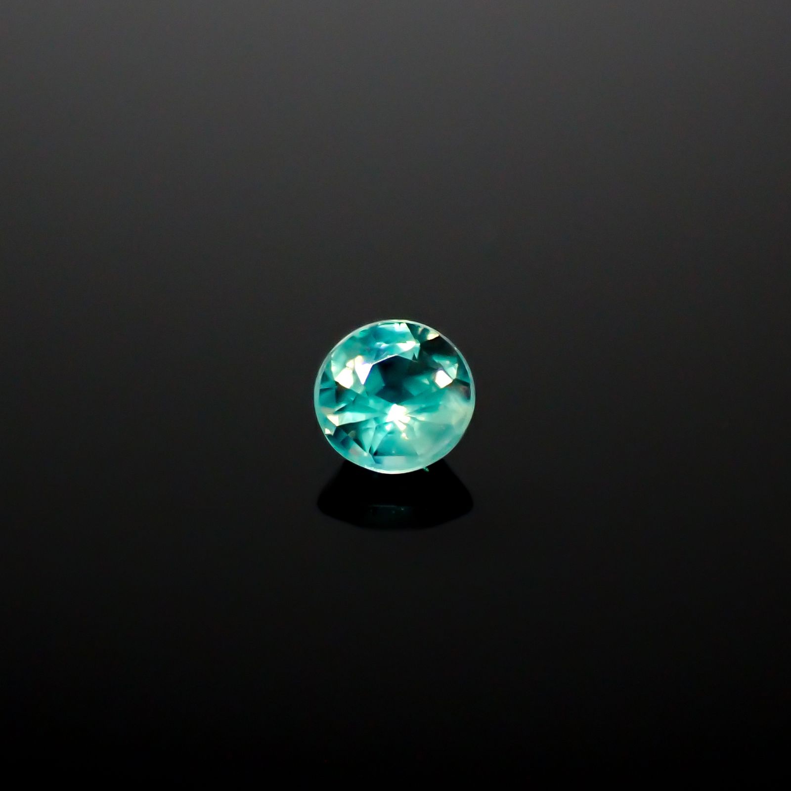 アレキサンドライト ブラジル産/EmeraldMains社製 0.079ct[240527630]2.6x2.6mm前後