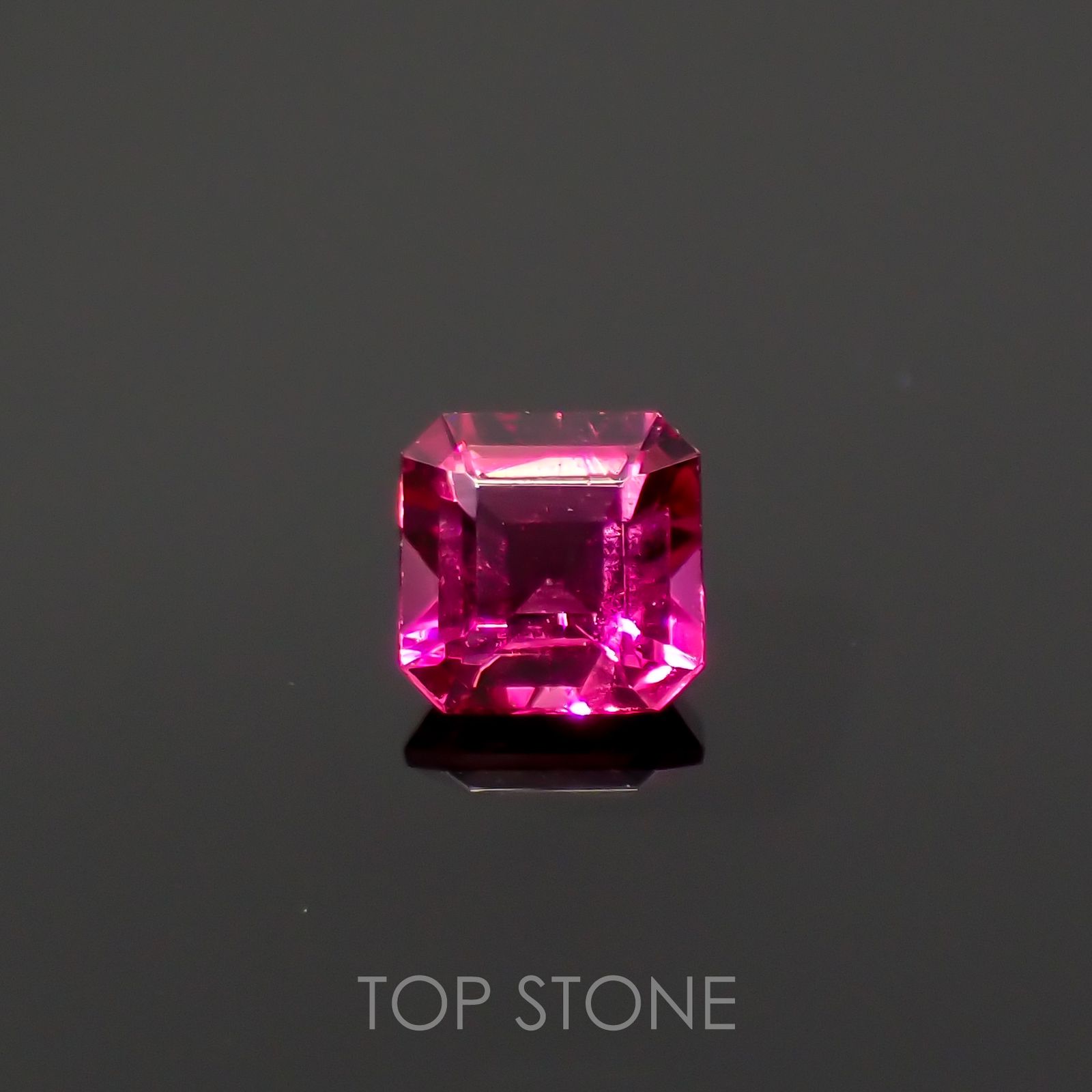 レッドベリル アメリカ・ユタ州産 ルース 0.098ct[210712051]2.8×2.8mm前後