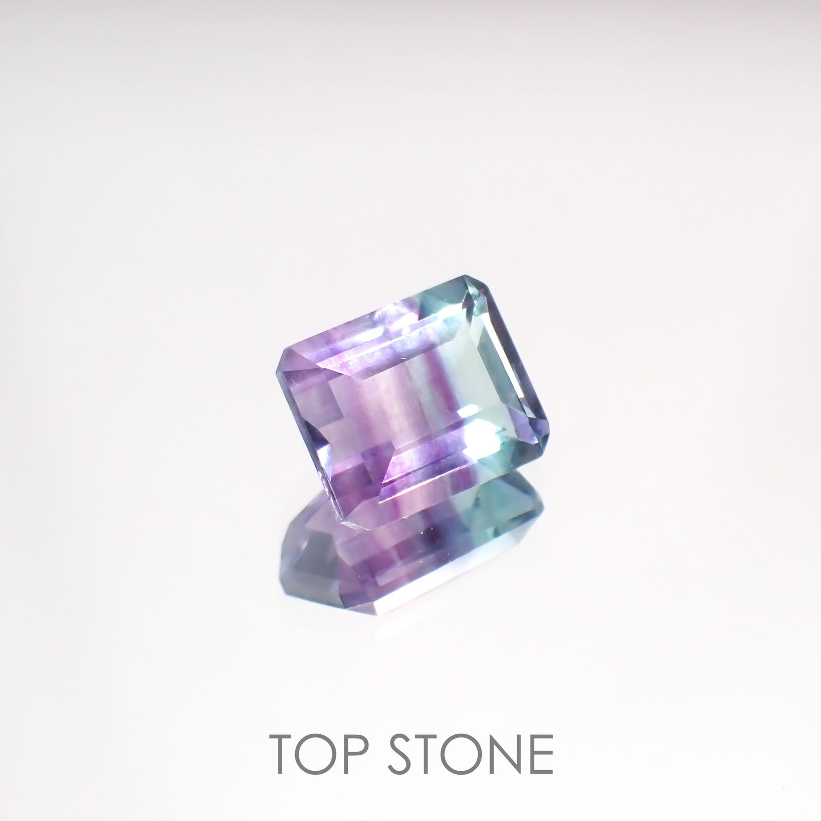 パーティカラーフローライト(宝石名フルオライト)ブラジル産 5.87ct 識別済[220115078]11x9mm前後