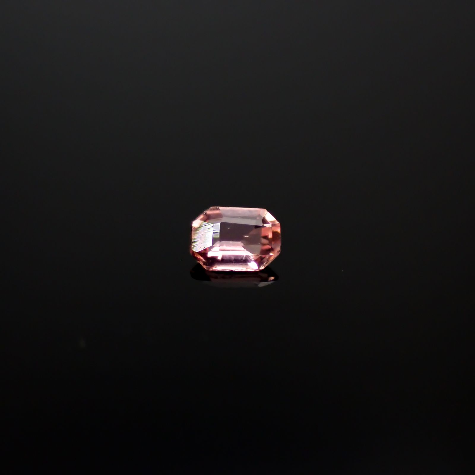 ヴェイリネナイト(宝石名ベイリネナイト)パキスタン産 0.033ct 識別済[240628342]2.3x1.7mm前後