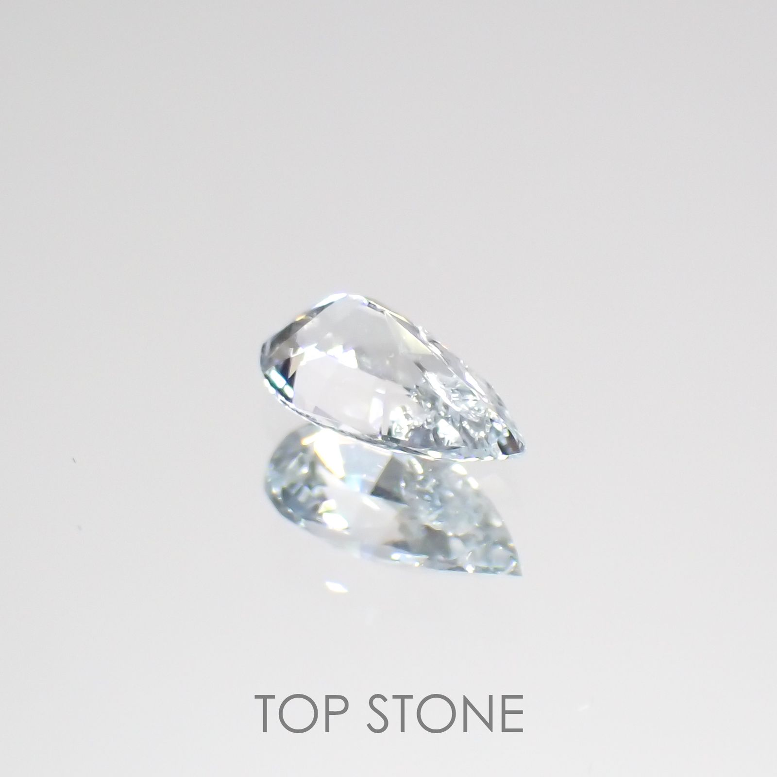 ジェレメジェバイト(宝石名エレメジェバイト)ナミビア産 0.31ct 識別済[220616309]6.2x3.4mm前後
