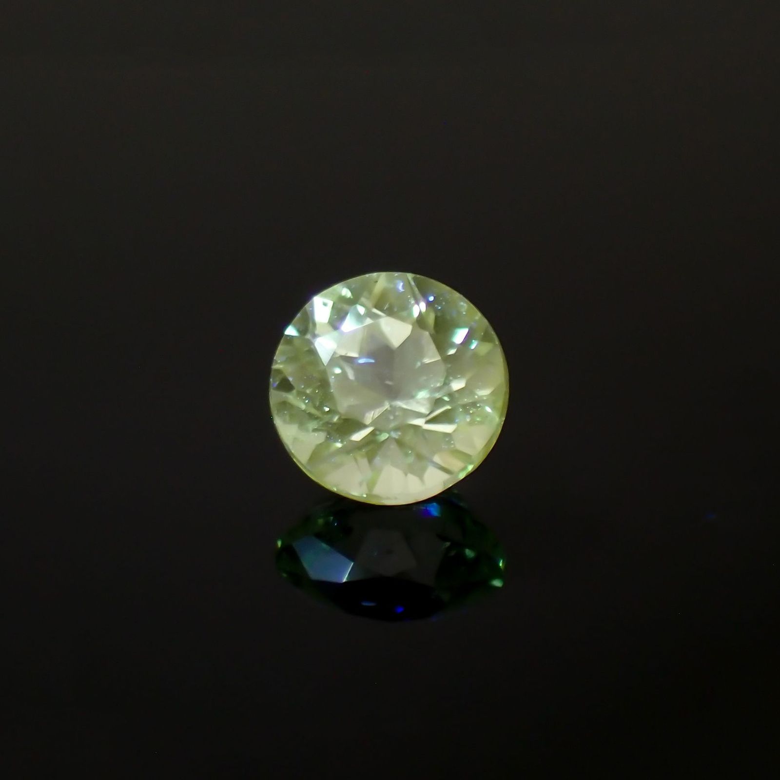 バナジウムコーネルピン(宝石名コーネルピン)タンザニア・タンガ州産 識別済 0.27ct / 3.8x3.8mm前後 [230521911]