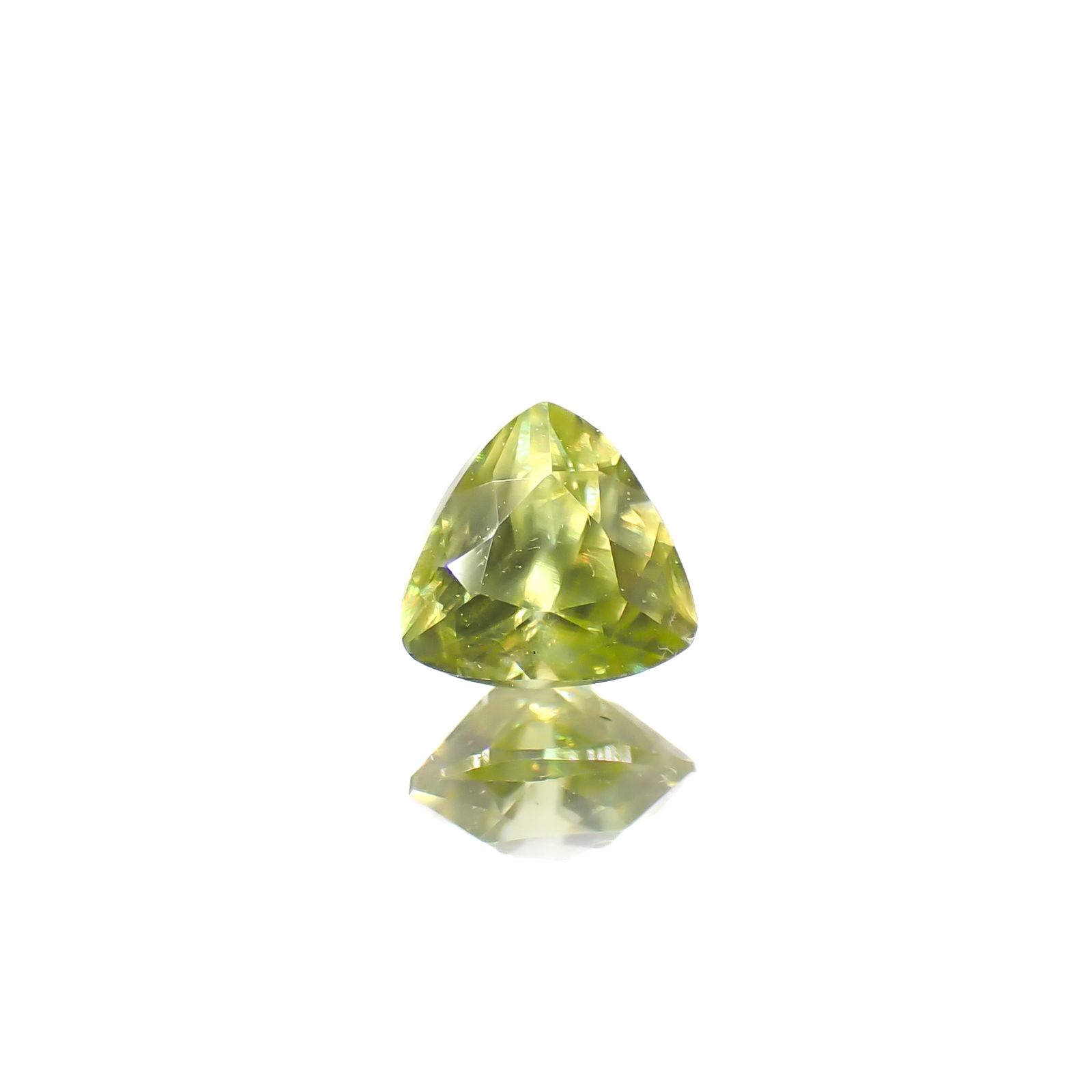 スフェーン マダガスカル産 0.27ct[240627905]3.8x3.8mm前後