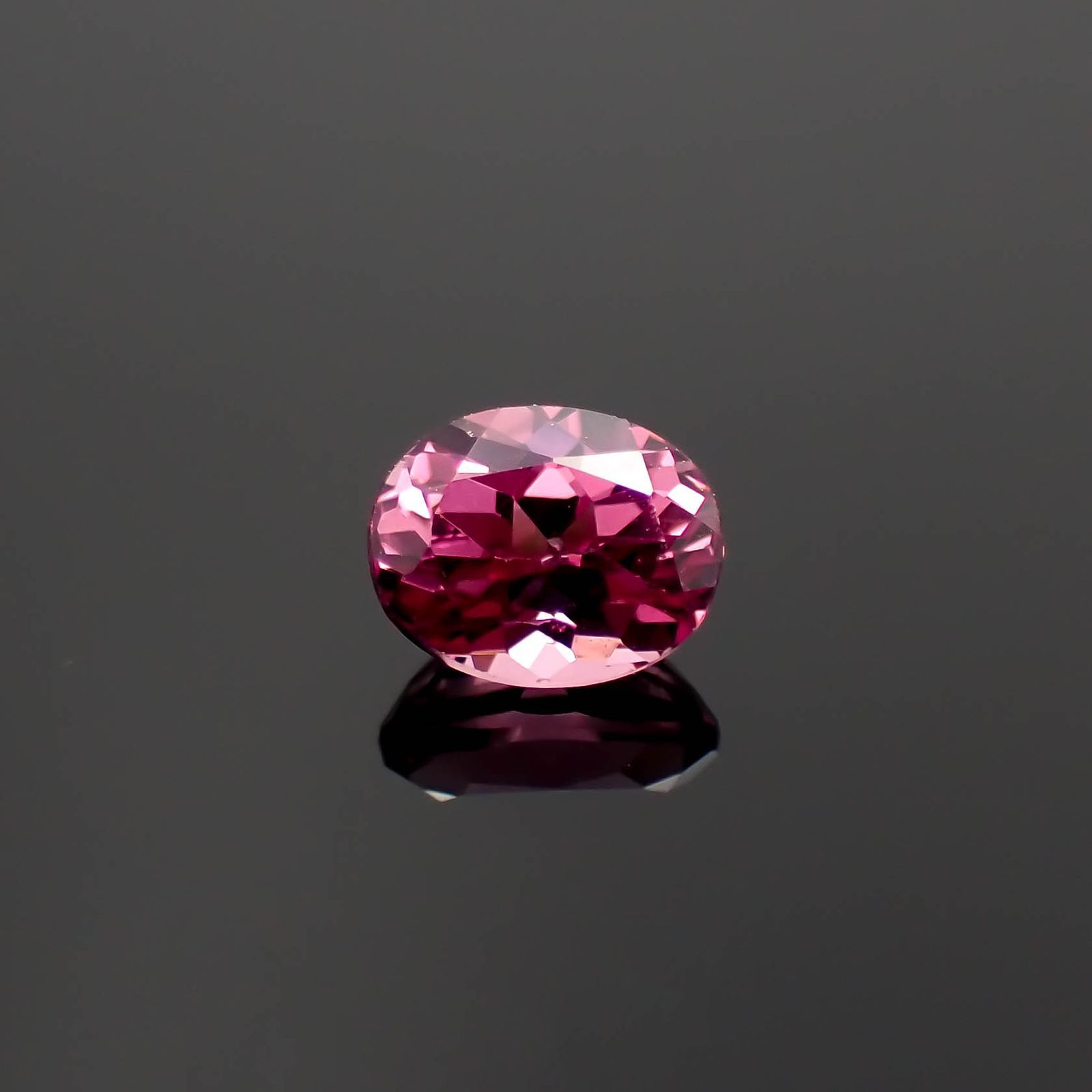 カラーシフトマラヤガーネット(宝石名ガーネット)タンザニア産 0.85ct 識別済[230120274]5.9x4.7mm前後