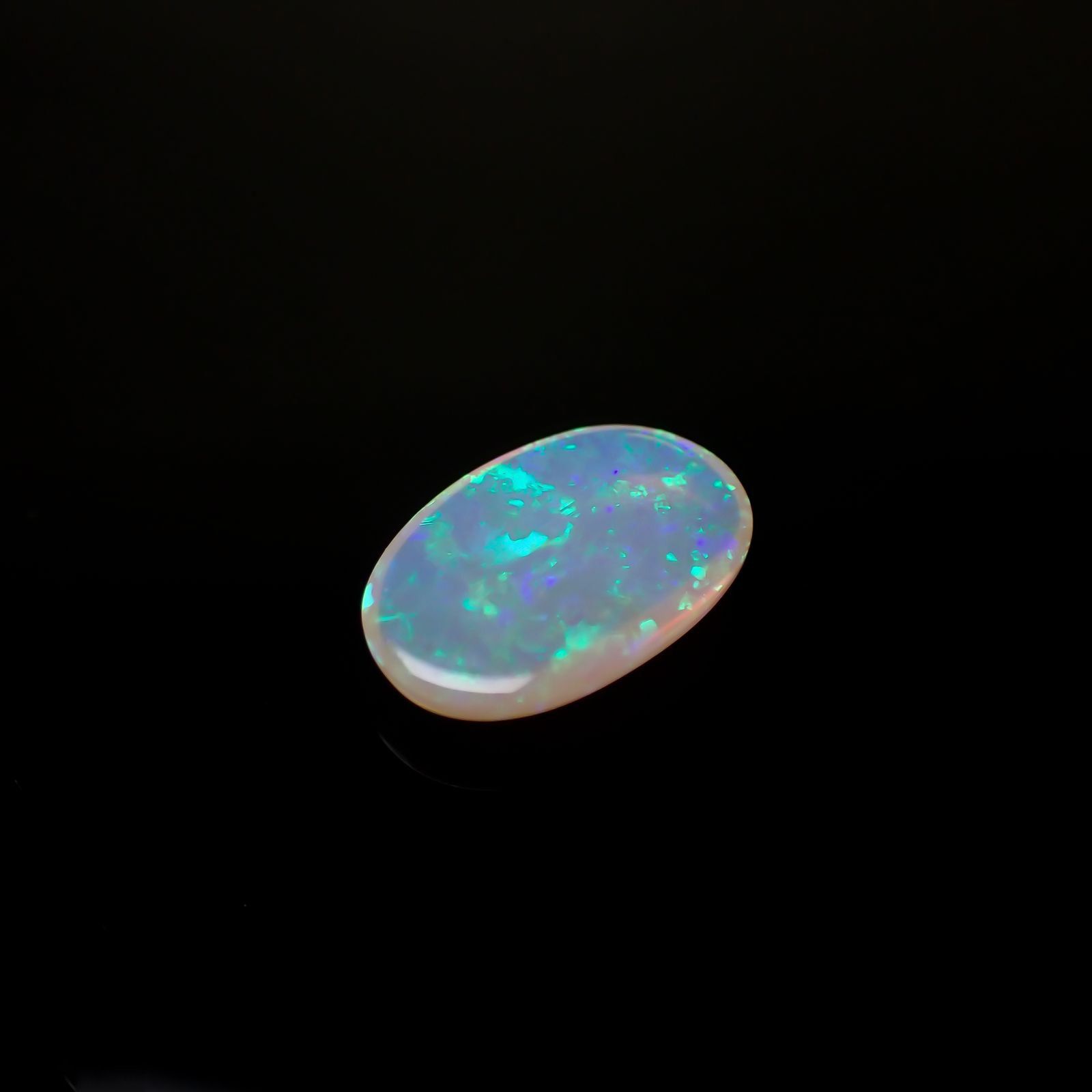 オパール(宝石名オパール) オーストラリア産 ソ付(彩珠) 2.919ct / 14.9x9.9mm前後 [210711335]