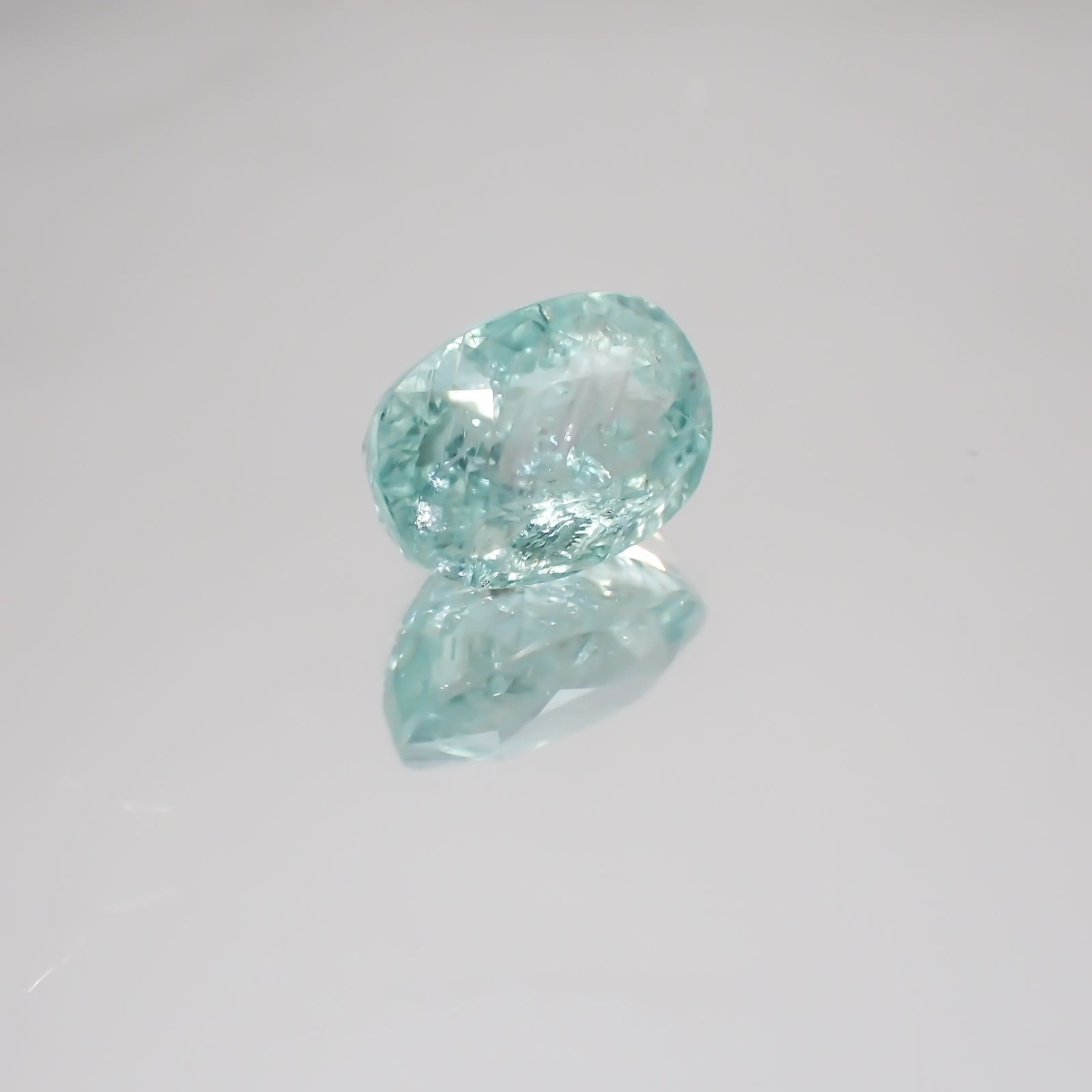 パライバトルマリン(宝石名トルマリン/別名パライバ・トルマリン) モザンビーク産 3.57ct 識別済[21059405]10.4×7.3mm前後
