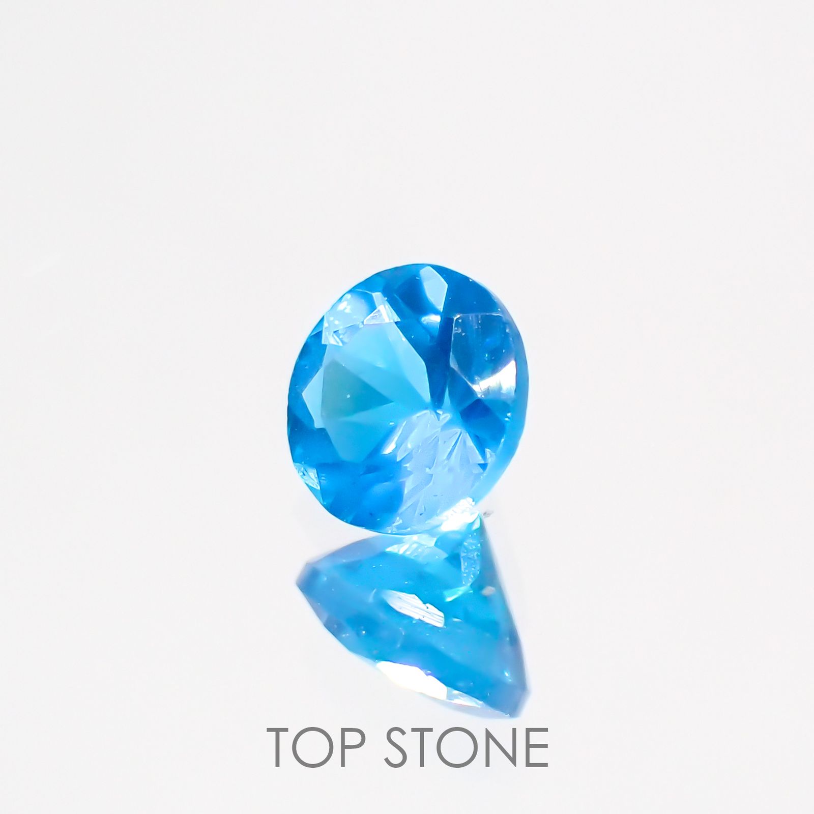 ネオンブルーアパタイト(宝石名アパタイト) マダガスカル産 0.50ct 識別済[210913047]4.9×4.9mm前後