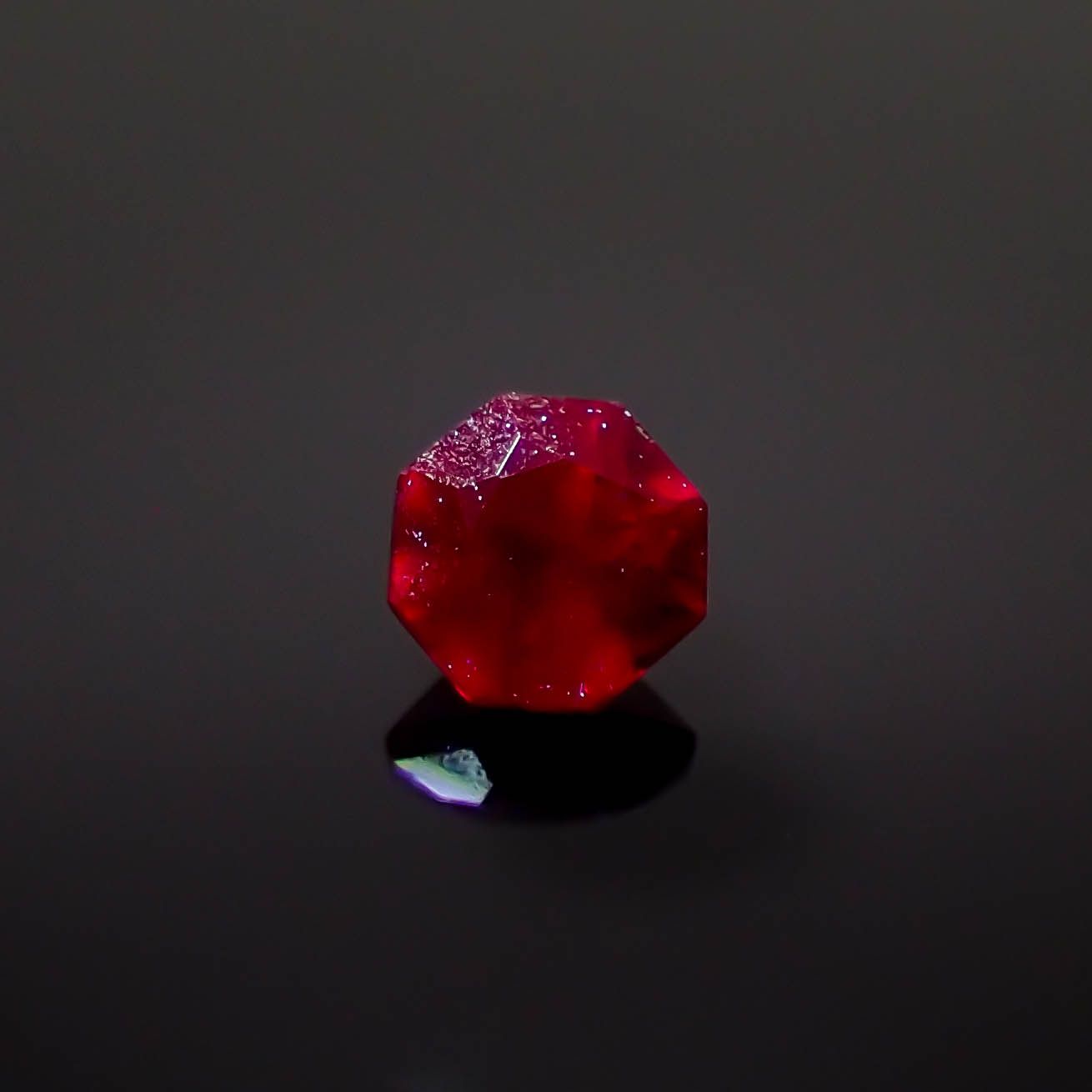 ◇オクタゴンカット◇ルビー(宝石名ルビー)モザンビーク/ミャンマー産 0.13ct 識別済[240326667]2.8x2.8mm前後