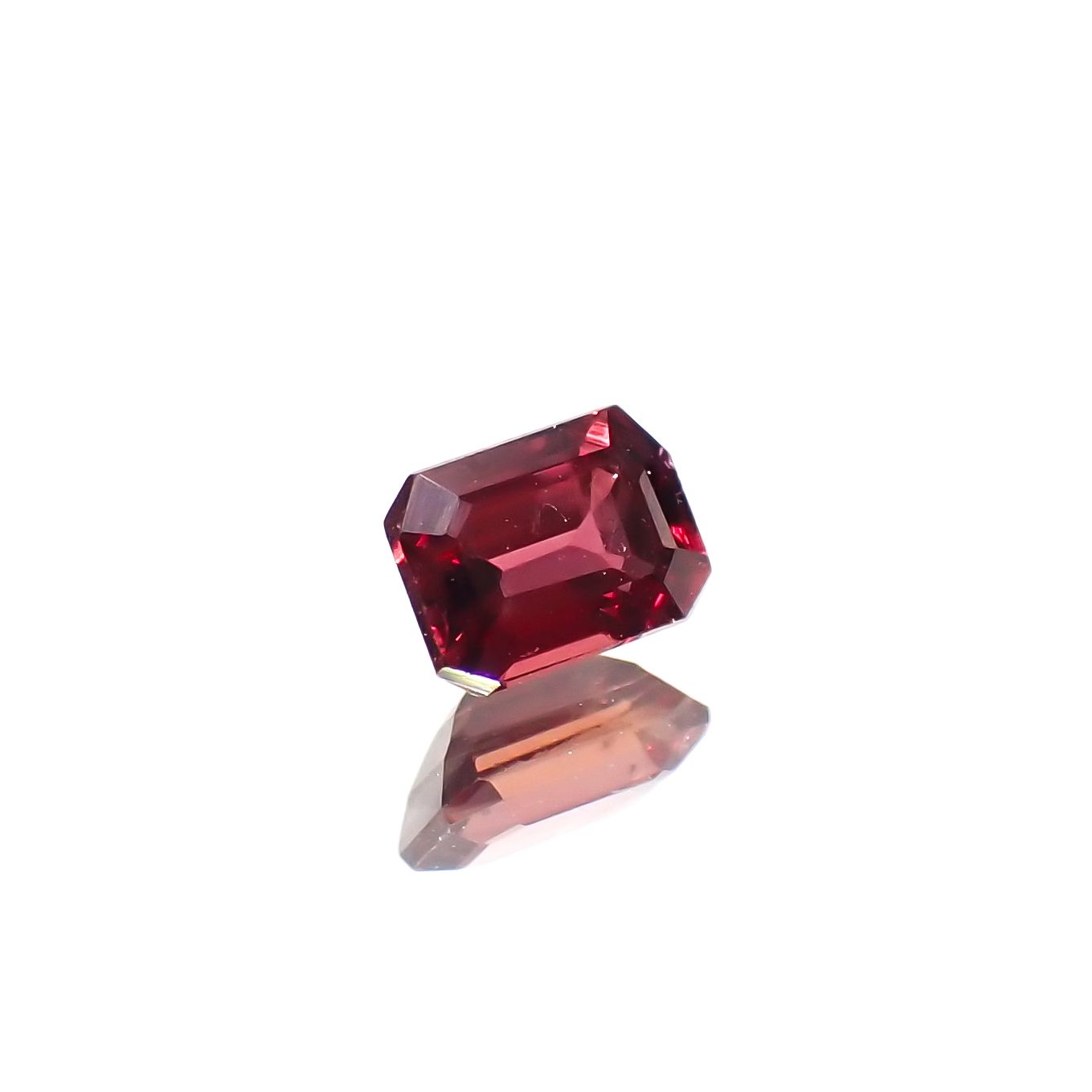 バーガンディーサファイア(宝石名サファイア)タンザニア産 0.29ct 識別済[240226293]4x2.8mm前後