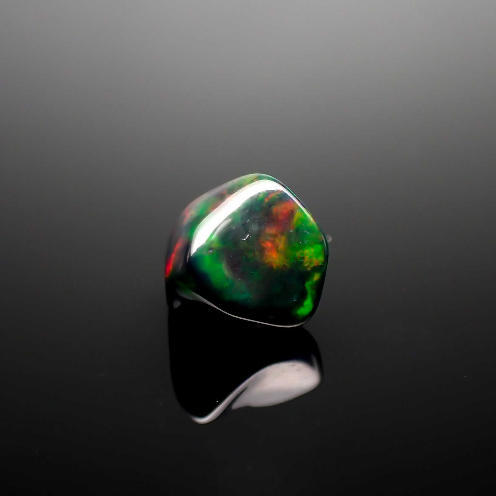 ◇バロック型◇ブラックオパール(宝石名オパール/加熱処理) エチオピア産 1.36ct 識別済[210913250]9.1×7.3mm前後