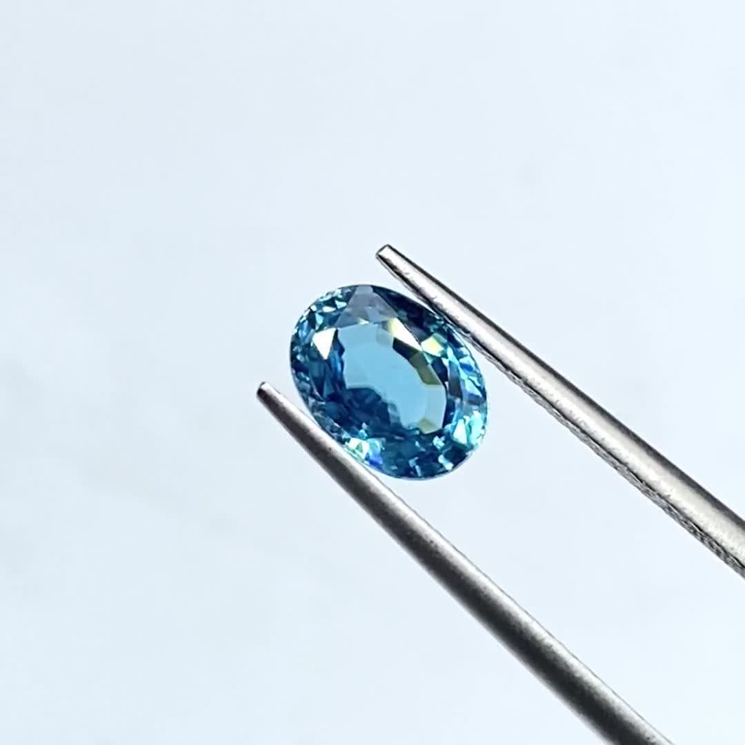 Kgf14 宝石ルース スイスブルートパーズ コンケーブ ブルージルコン トップ ブルージルコン(宝石名ジルコン)カンボジア産 識別済 2.14ct / 7.9x5