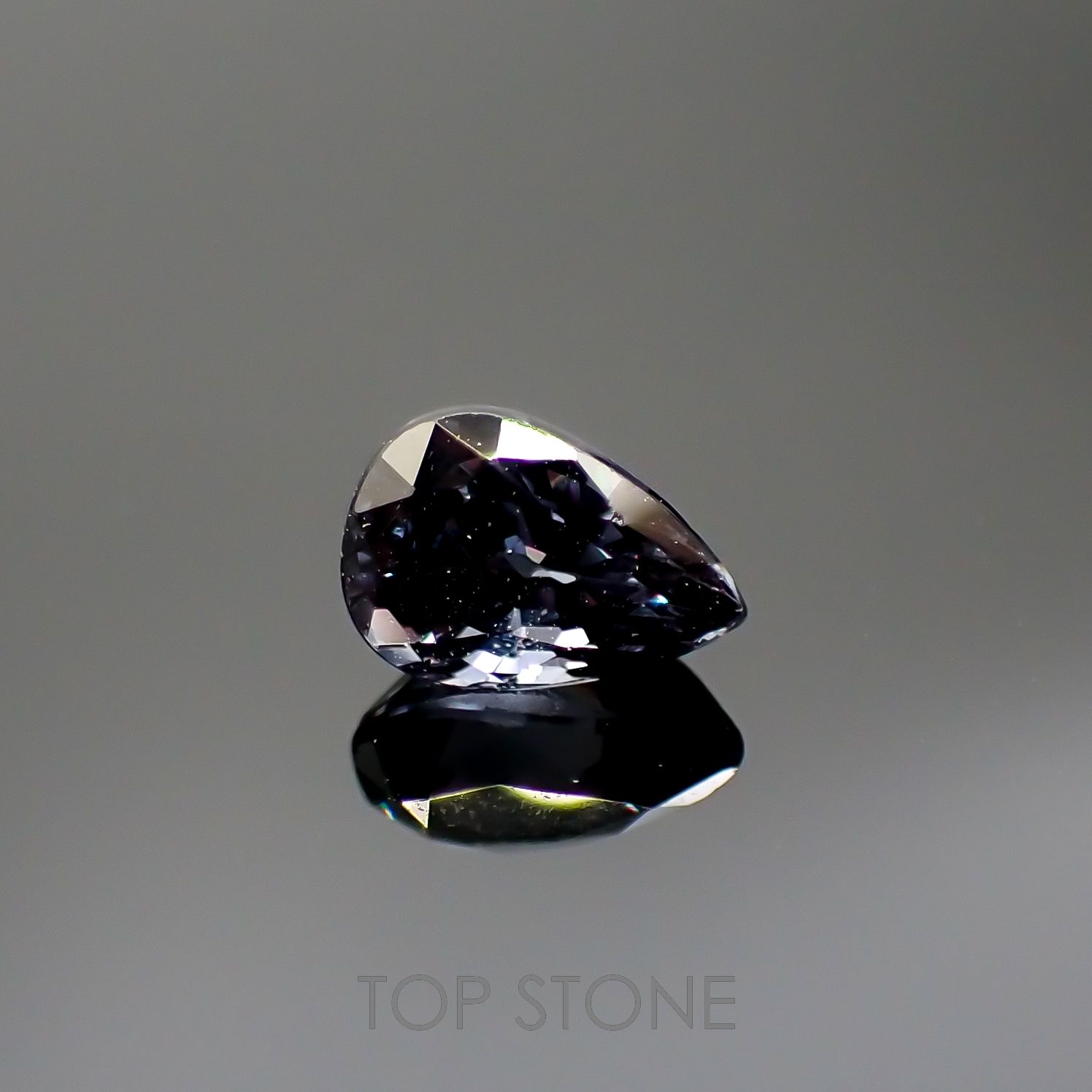 カラーチェンジガーネット アレキタイプ(宝石名ガーネット)マダガスカル・ベキリー産 0.69ct 識別済[220716954]6x4.1mm前後