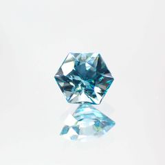◇ヘキサゴンカット◇ブルージルコン(宝石名ジルコン) カンボジア産 0.81ct 識別済[211013364]4.8×4.8mm前後