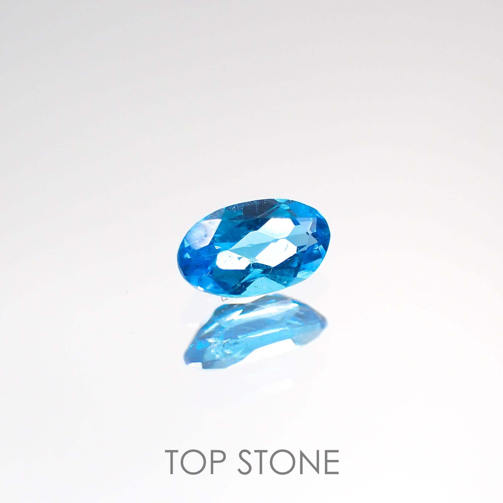 ネオンブルーアパタイト(宝石名アパタイト) ブラジル産 0.22ct 識別済[210712565]4.8×2.8mm前後