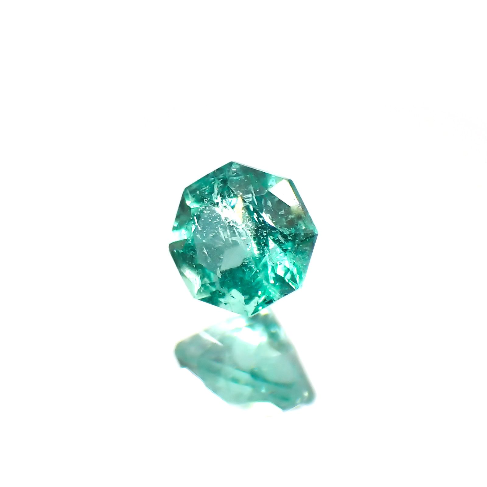 ◇オクタゴンカット◇エメラルド(宝石名エメラルド)ザンビア産 0.13ct 識別済[231224394]3.1x3.1mm前後