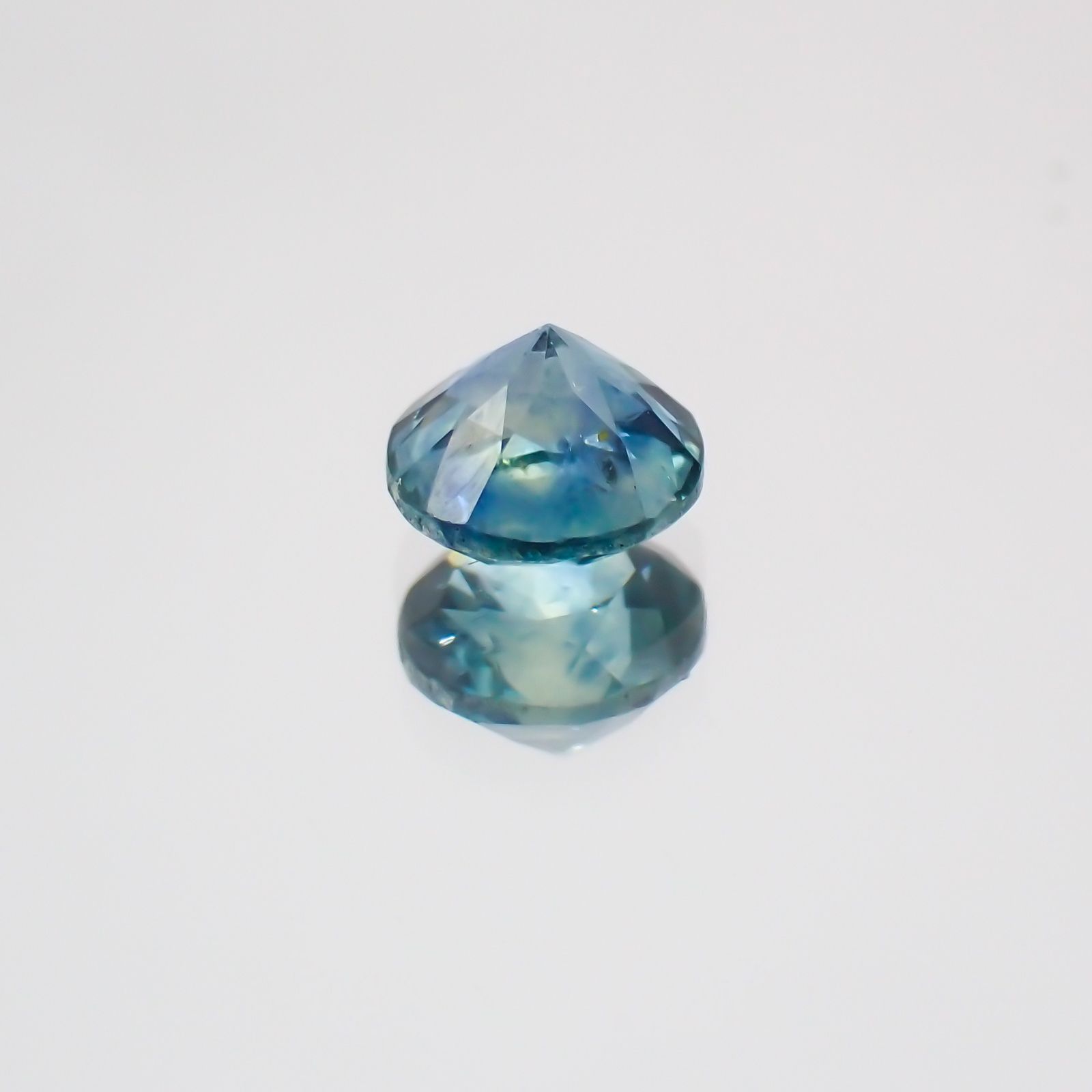モンタナサファイア アメリカ産 ルース 0.57ct[21029905]4.6×4.6mm前後