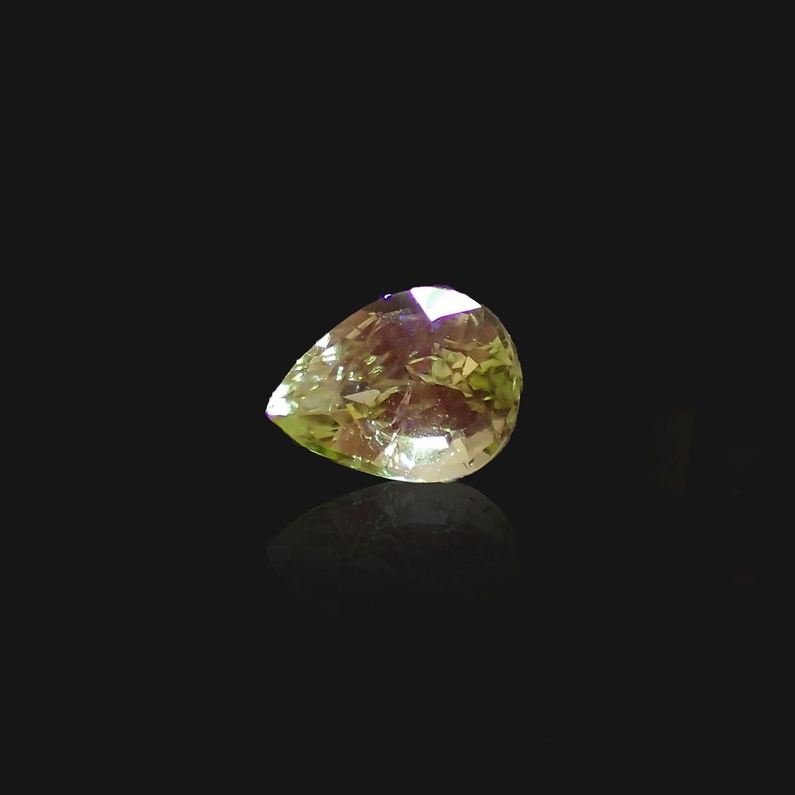 ミントガーネット(宝石名グリーン グロッシュラー・ガーネット)タンザニア・メレラニ鉱山産 識別済 1.08ct  / 7.2x5.4mm前後 [260222484]