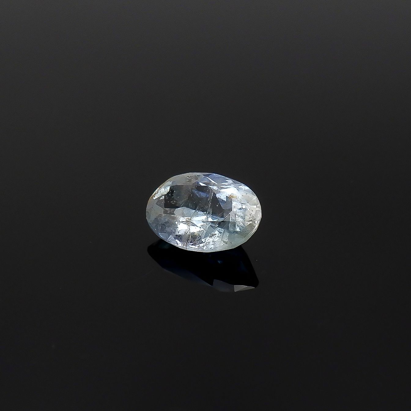 ジェレメジェバイト(宝石名エレメジェバイト)ナミビア産 ソ付(彩珠) 0.759ct / 6.9x4.9mm前後 [220817285]