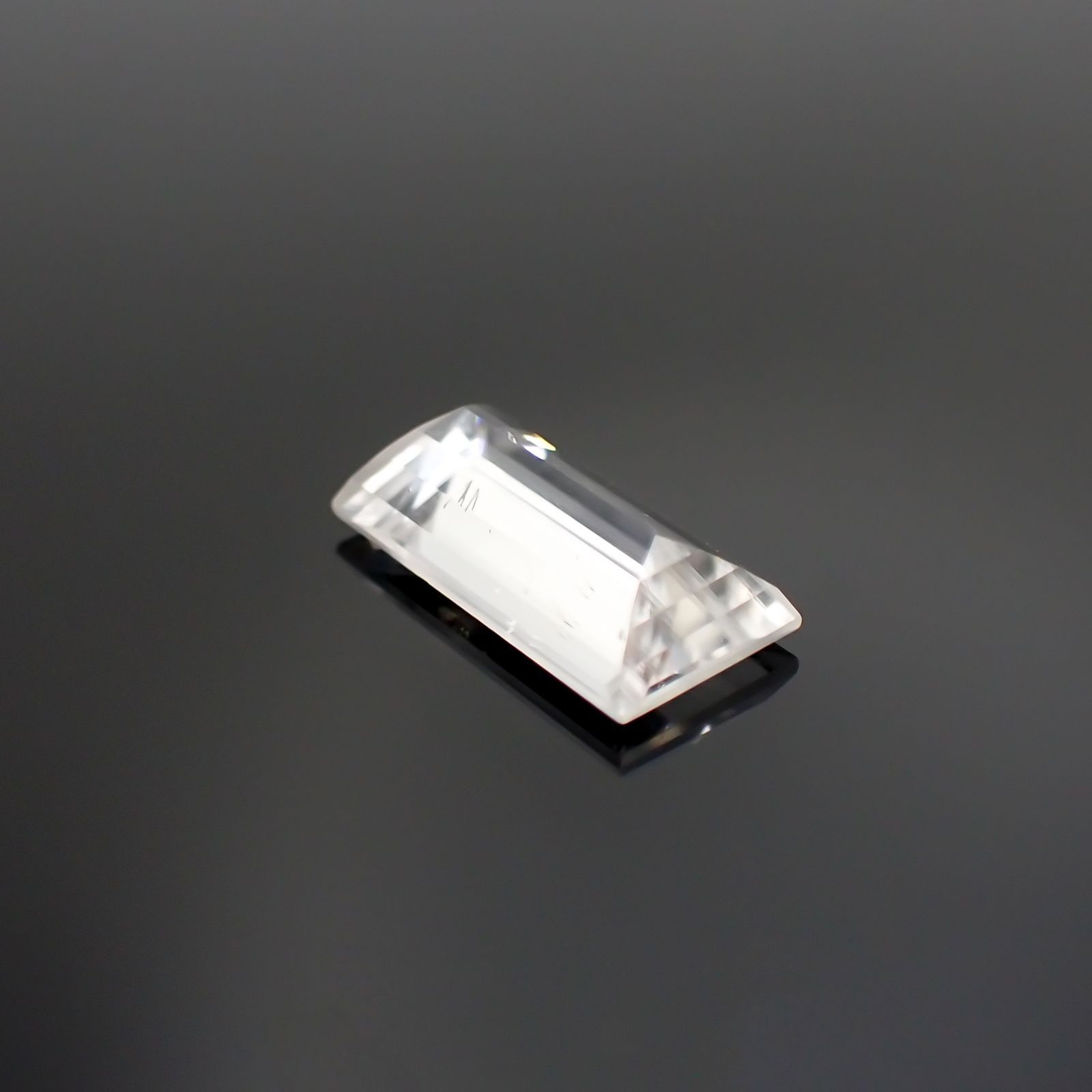 ハンバーガイト(ハンベルジャイト)(宝石名ハンバーガイト) ビルマ産 2.162ct ソ付(彩珠)[19111871]12.6×6.3mm前後