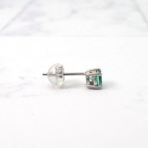 ピアス空枠：石留め▶ノンオイルエメラルド（お客様製作例）