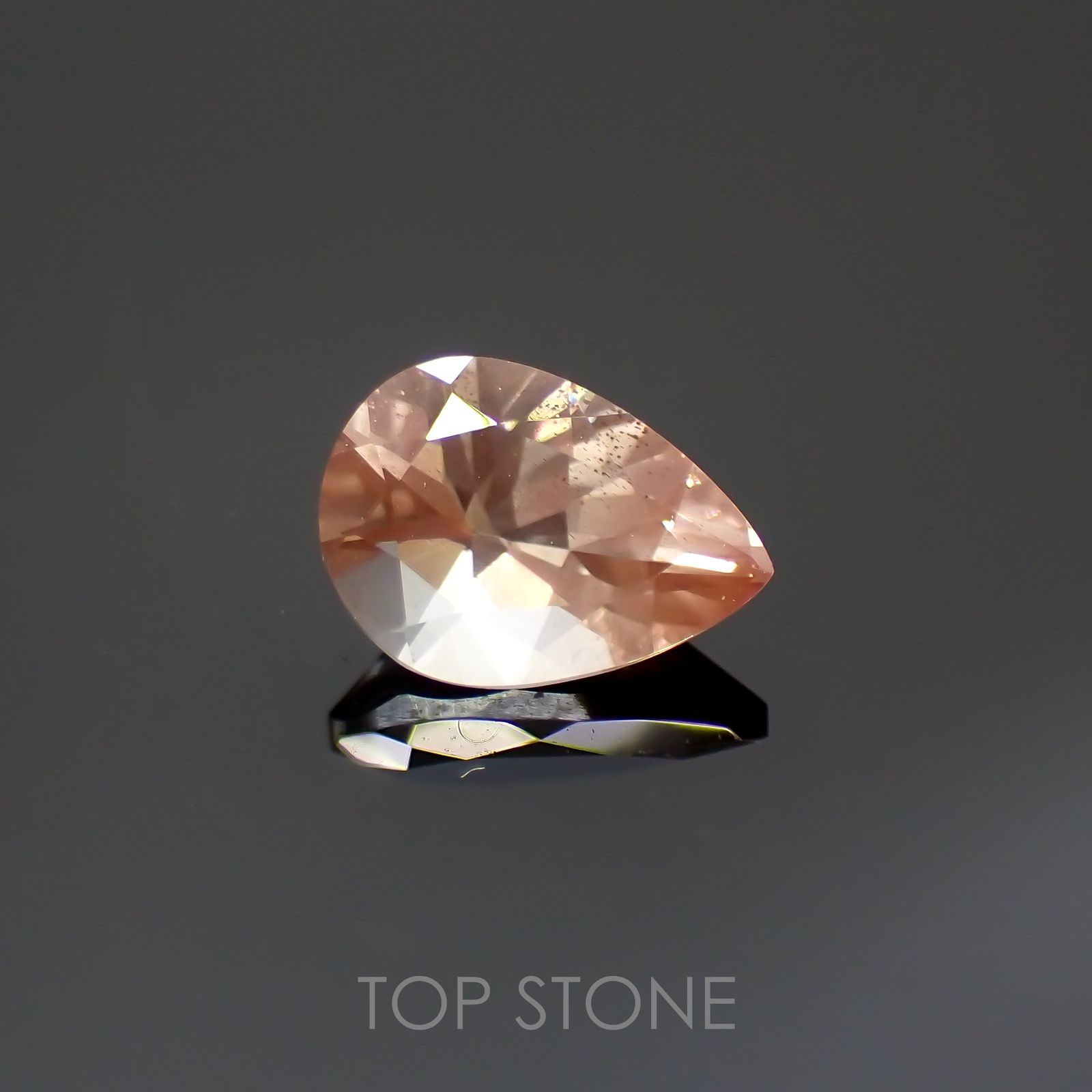 バイカラーオレゴンサンストーン(宝石名バイカラー・ラブラドライト)アメリカ・オレゴン州産 0.61ct 識別済[220113880]7.1x5mm前後