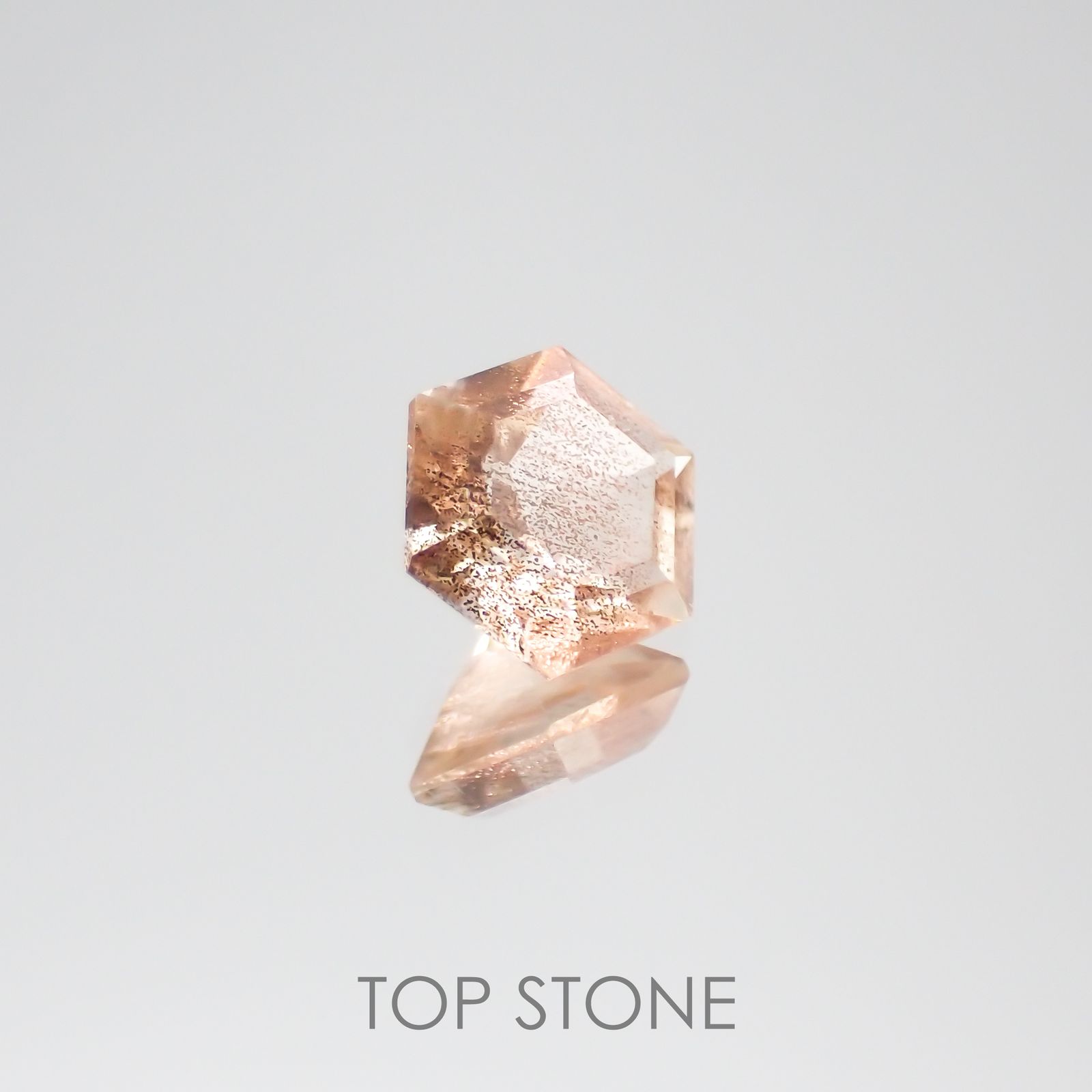◇ヘキサゴンカット◇オレゴンサンストーン SA アメリカ産 ルース 0.39ct[210610968]4.7×4.7mm前後