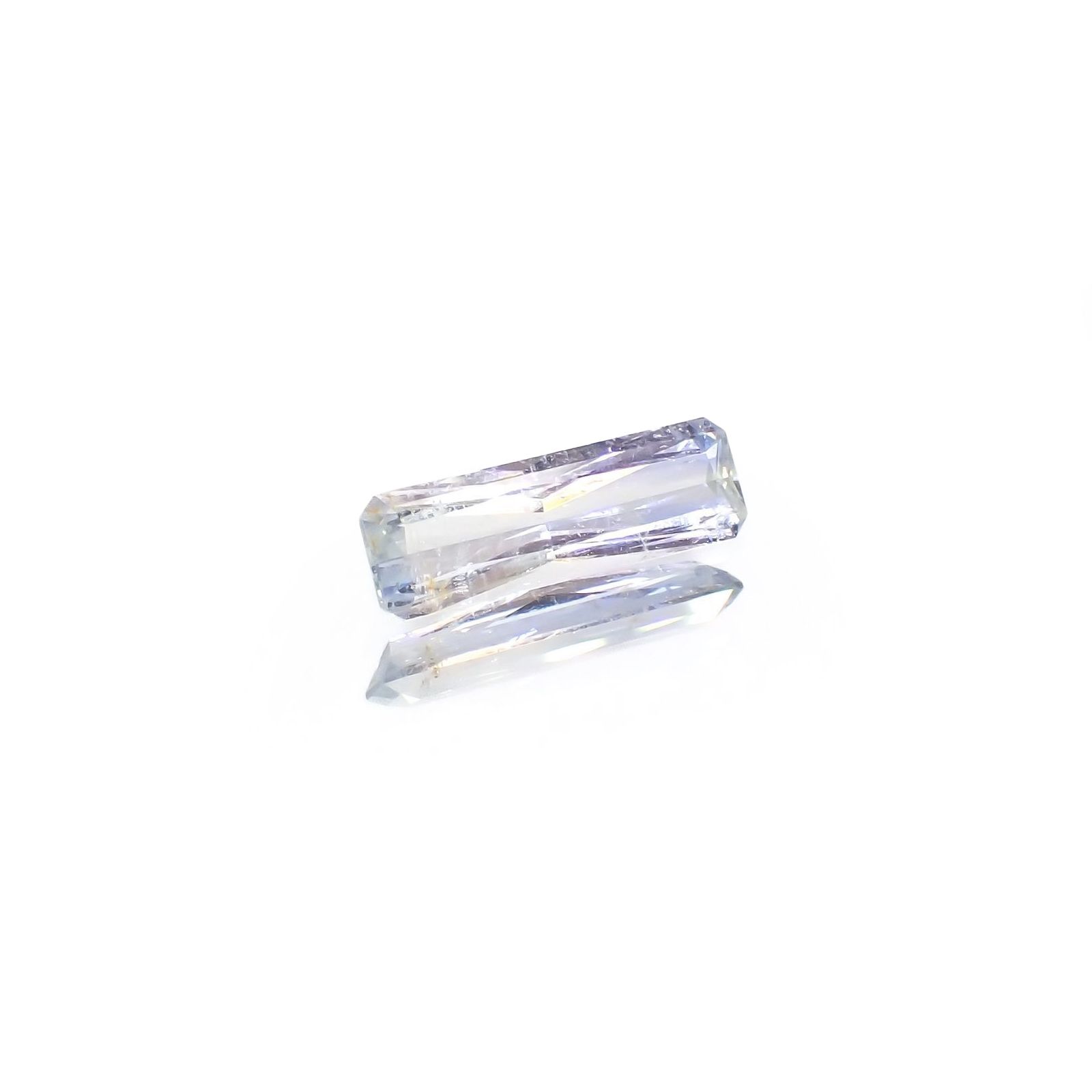 ジェレメジェバイト(宝石名エレメジェバイト)ナミビア産 ソ付(彩珠) 0.904ct / 11.4x3.6mm前後 [220616455]