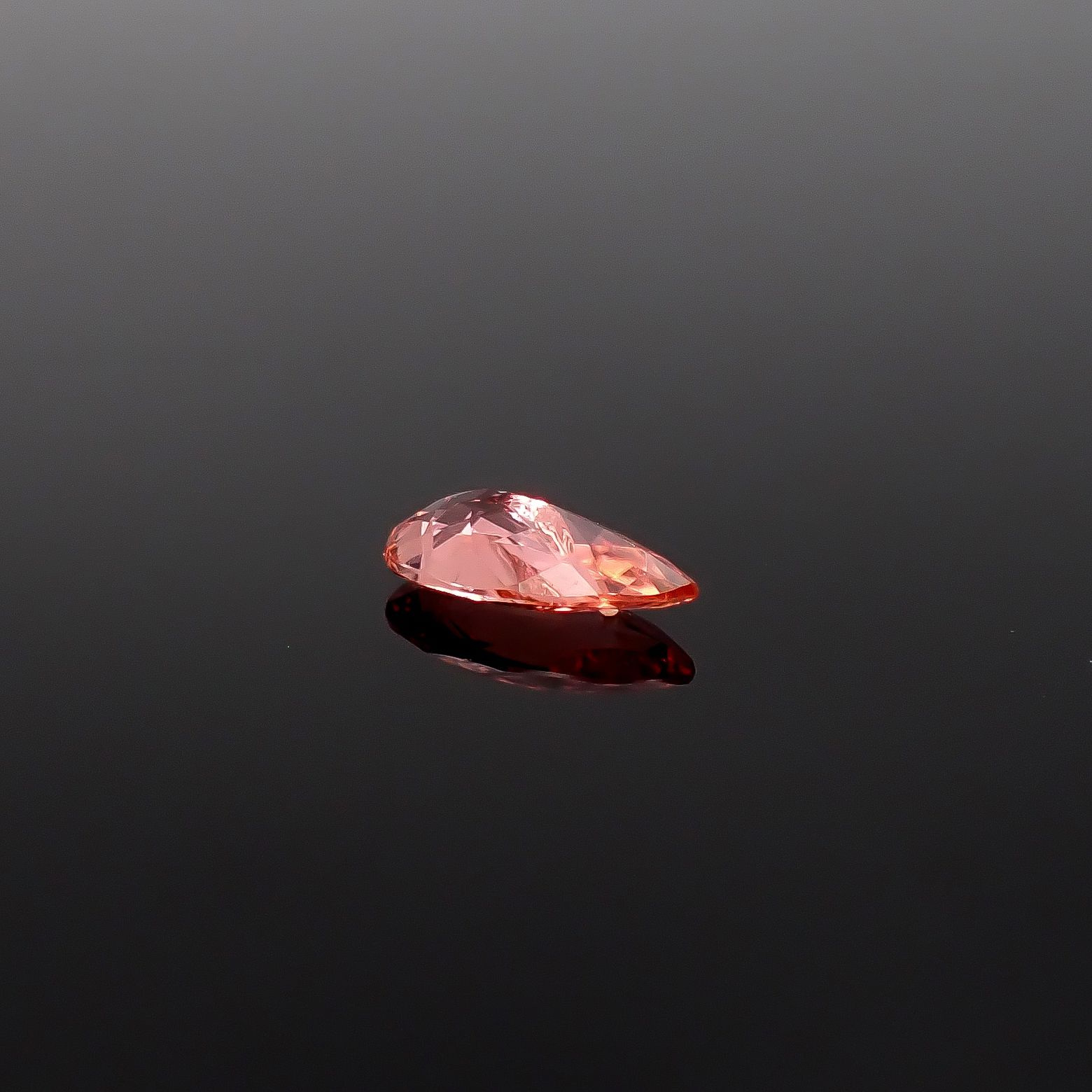 ヴェイリネナイト パキスタン産 0.68ct / 8.5x4.8mm前後 [260231781]