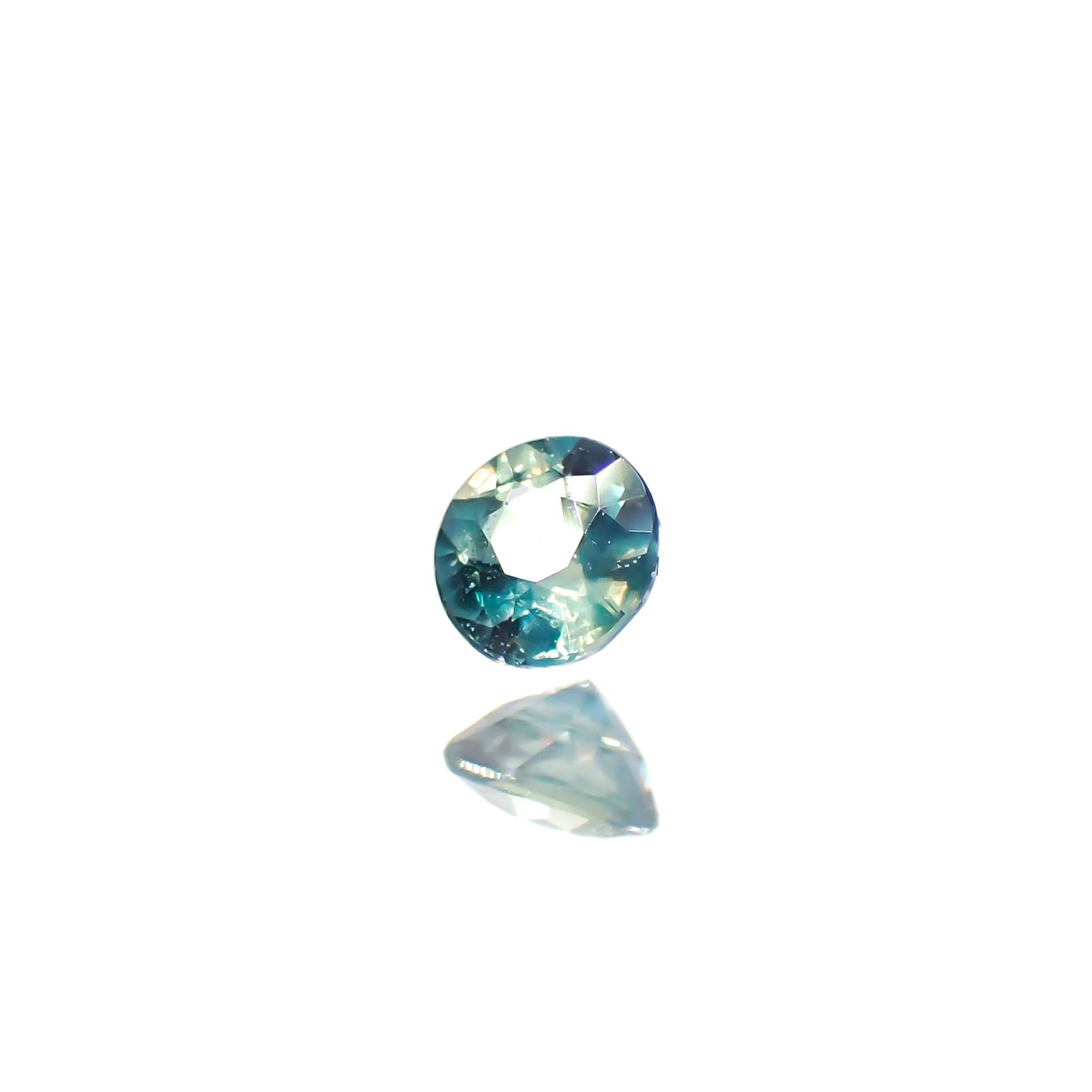 シルキーアレキサンドライト ブラジル産/EmeraldMains社製 0.052ct[240527619]2.4x2.3mm前後