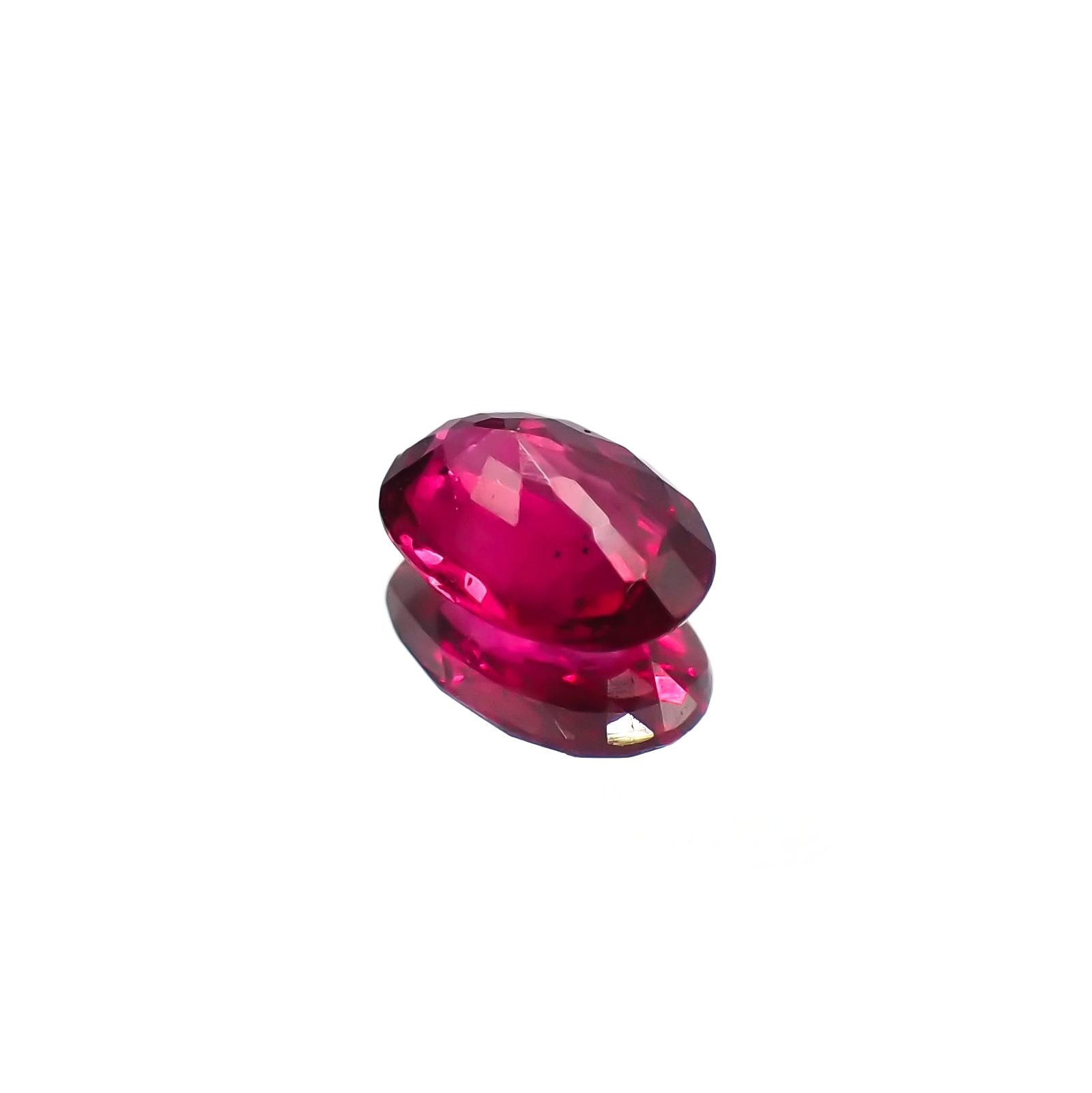 ルビー 非加熱(宝石名ルビー) マダガスカル産 識別済 0.33ct / 5.3x3.6mm前後 [210711716]