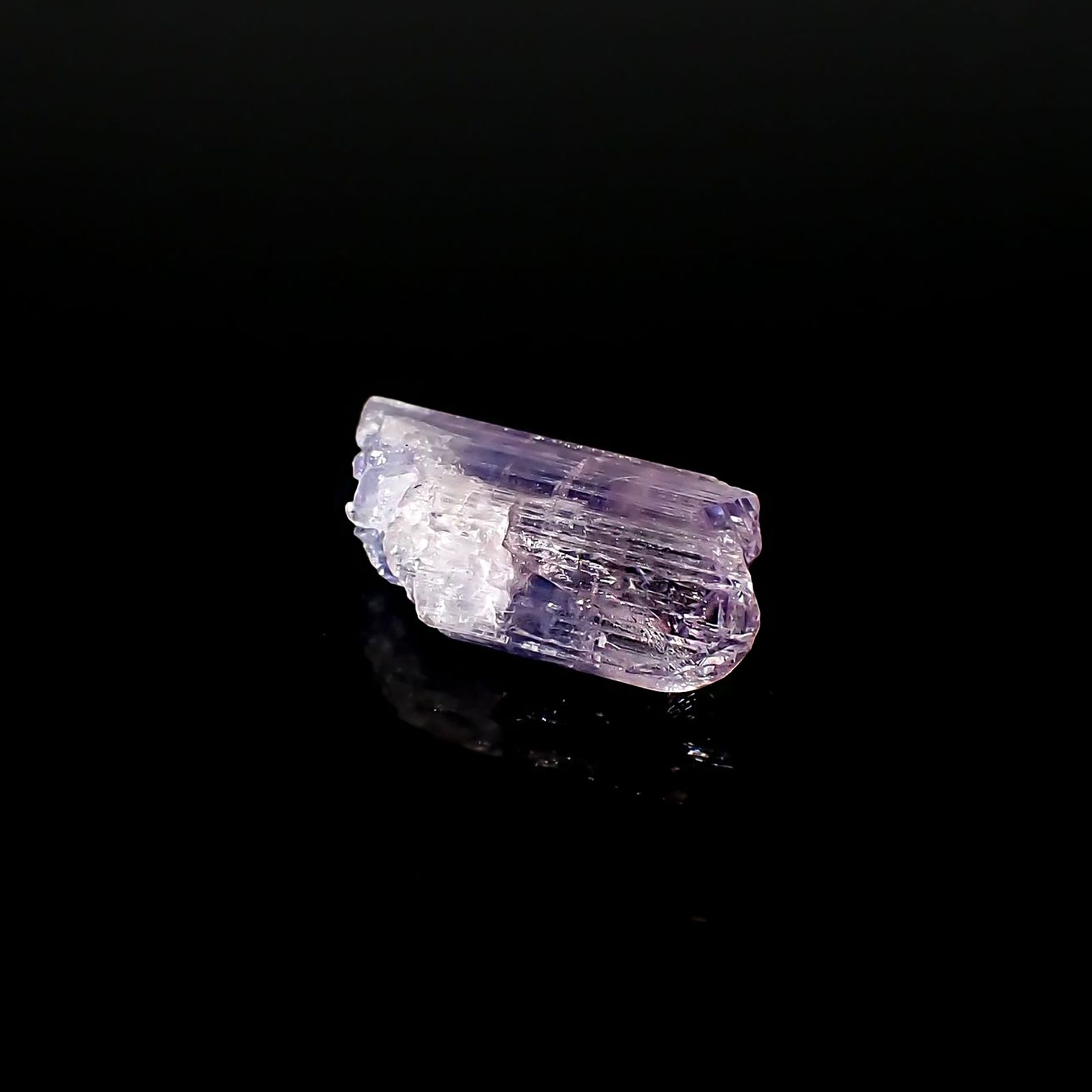 バイカラータンザナイト 原石 タンザニア産 2.63ct / 11.7x5.6mm前後 [260424983]