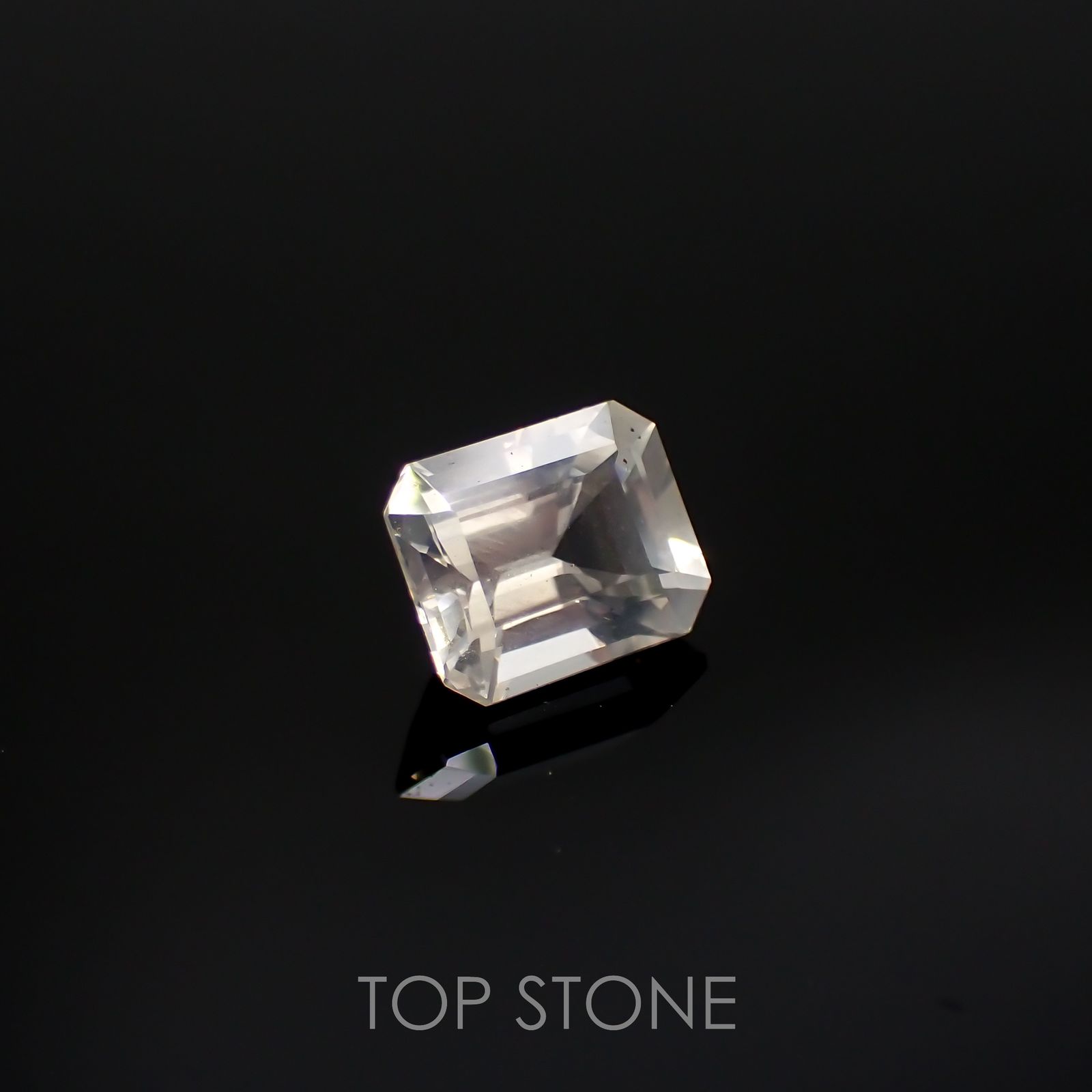フェナカイト(宝石名フェナカイト)ロシア産 1.72ct 識別済[220515735]7.9x6.3mm前後