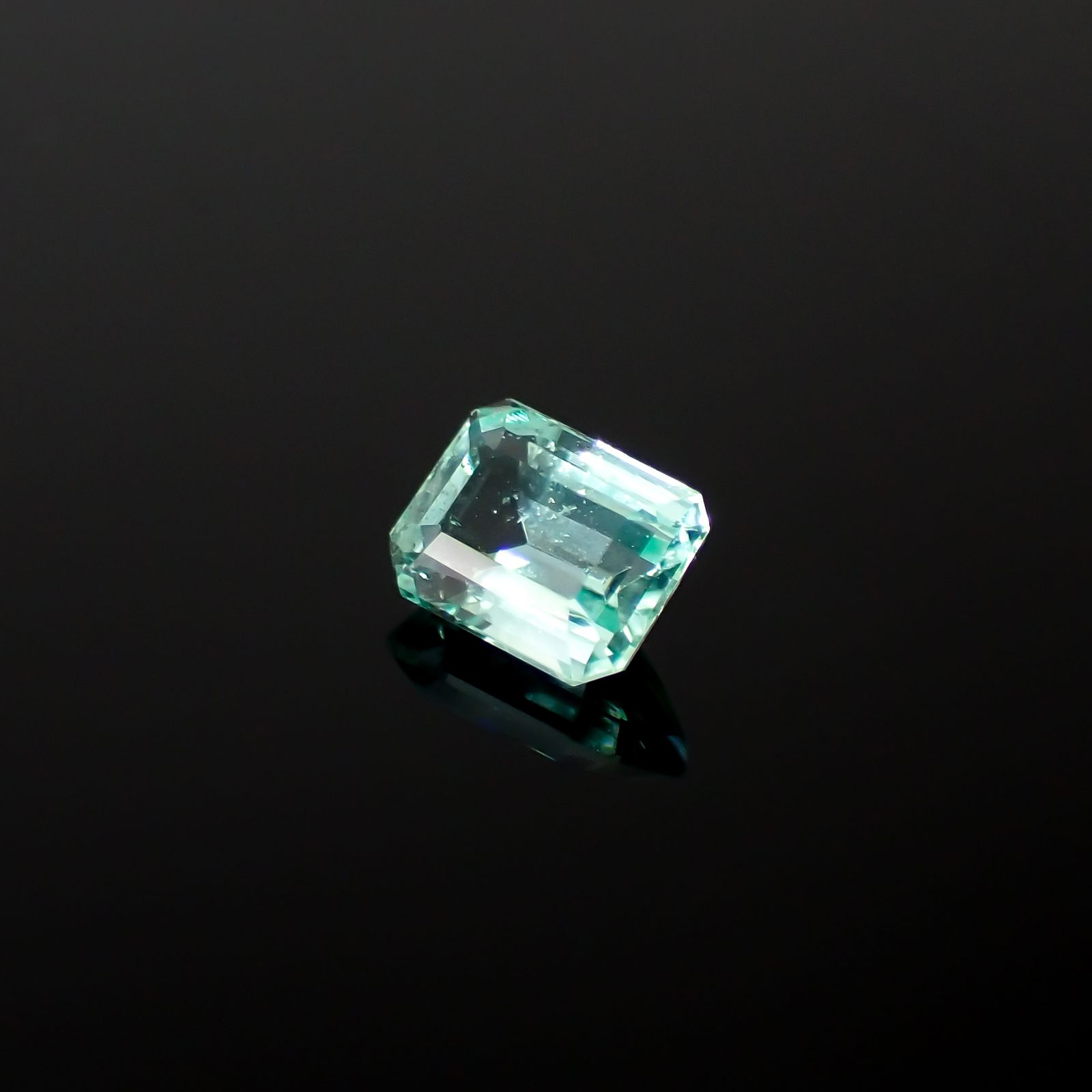 パステルカラーエメラルド コロンビア産 0.36ct[240225958]4.9x3.6mm前後