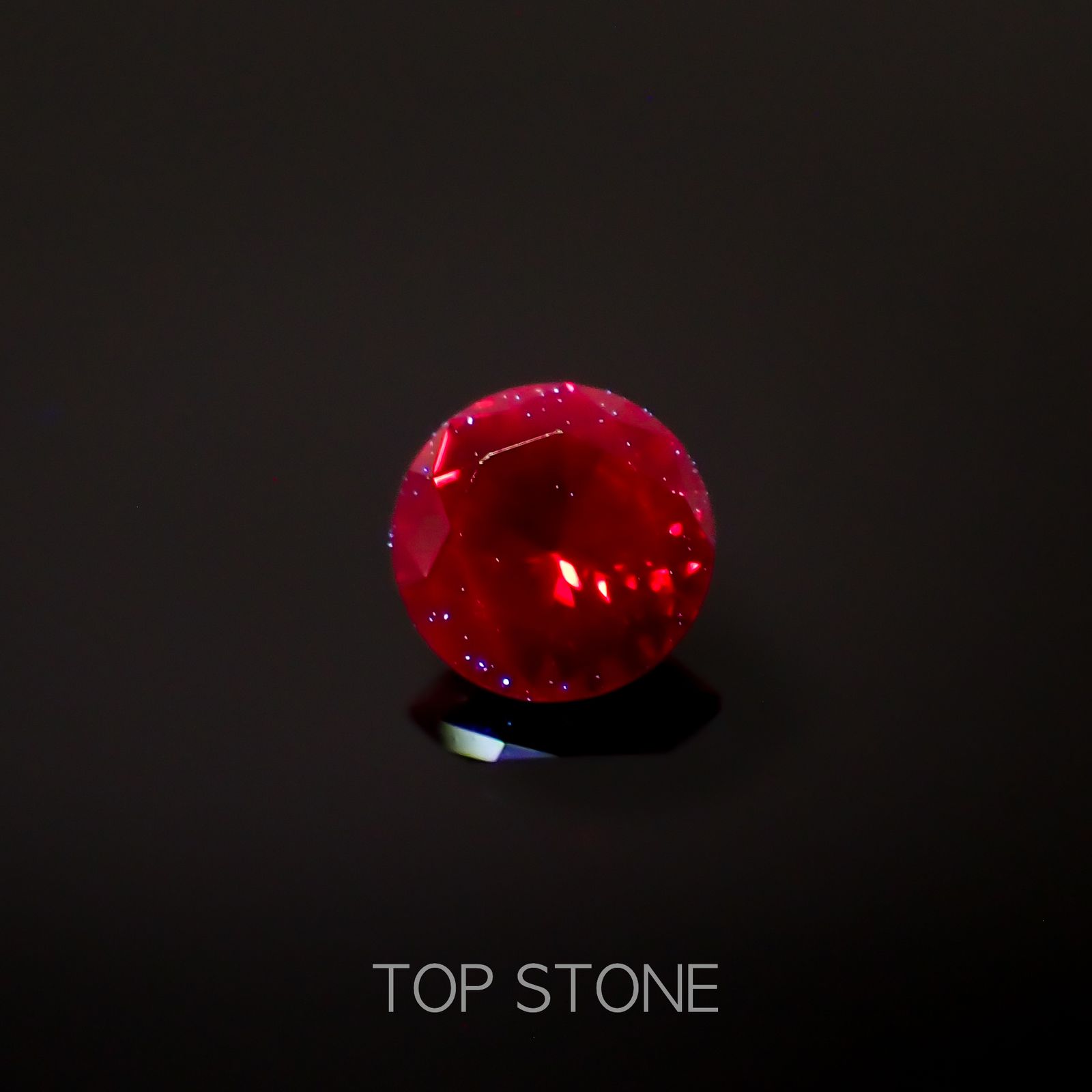 レッドスピネル ビルマ/マダガスカル産 0.18ct[230220549]3.6x3.6mm前後