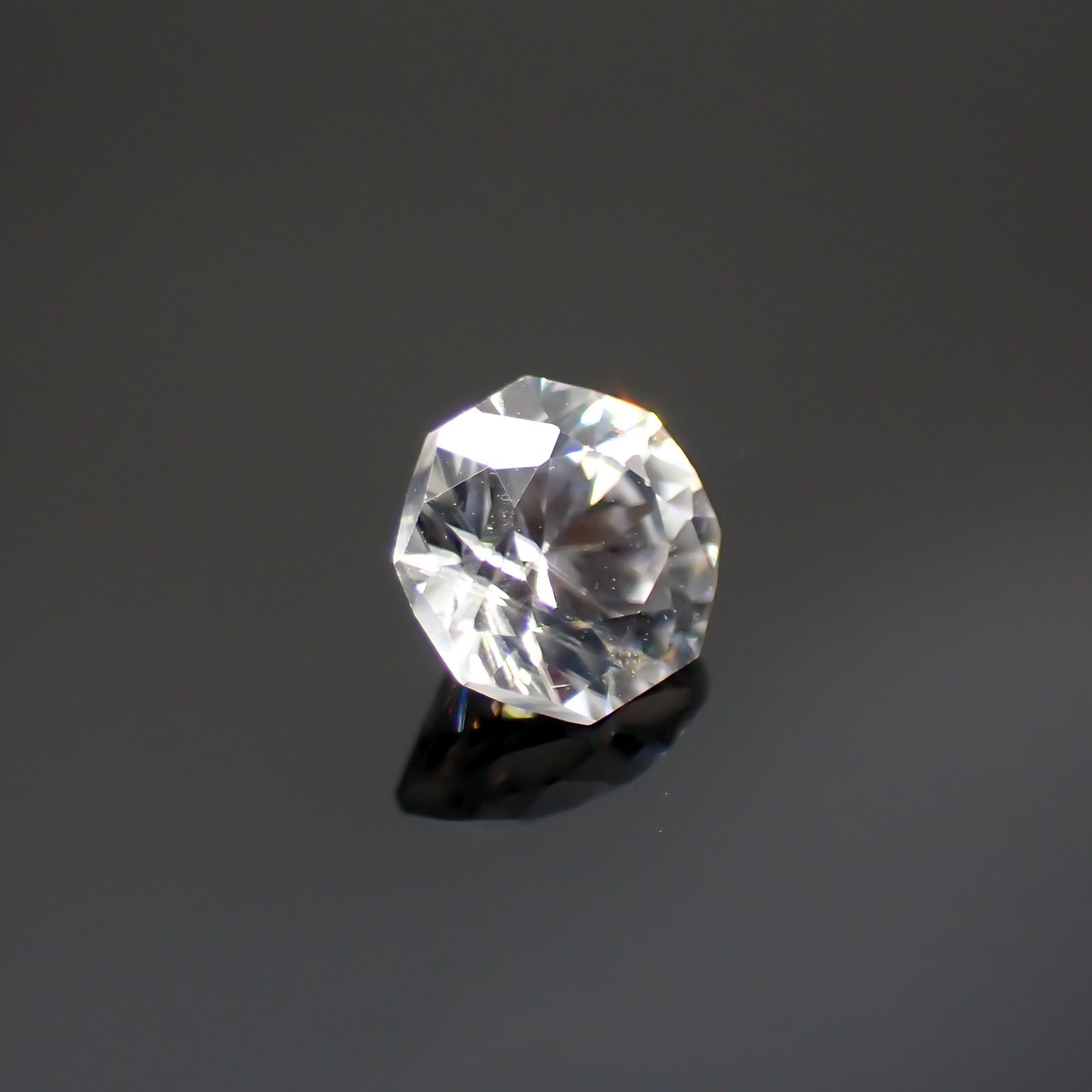 ◇オクタゴンカット◇カラーレスジルコン(宝石名ホワイト・ジルコン)スリランカ/カンボジア産 0.91ct 識別済[240214282]5x5mm前後