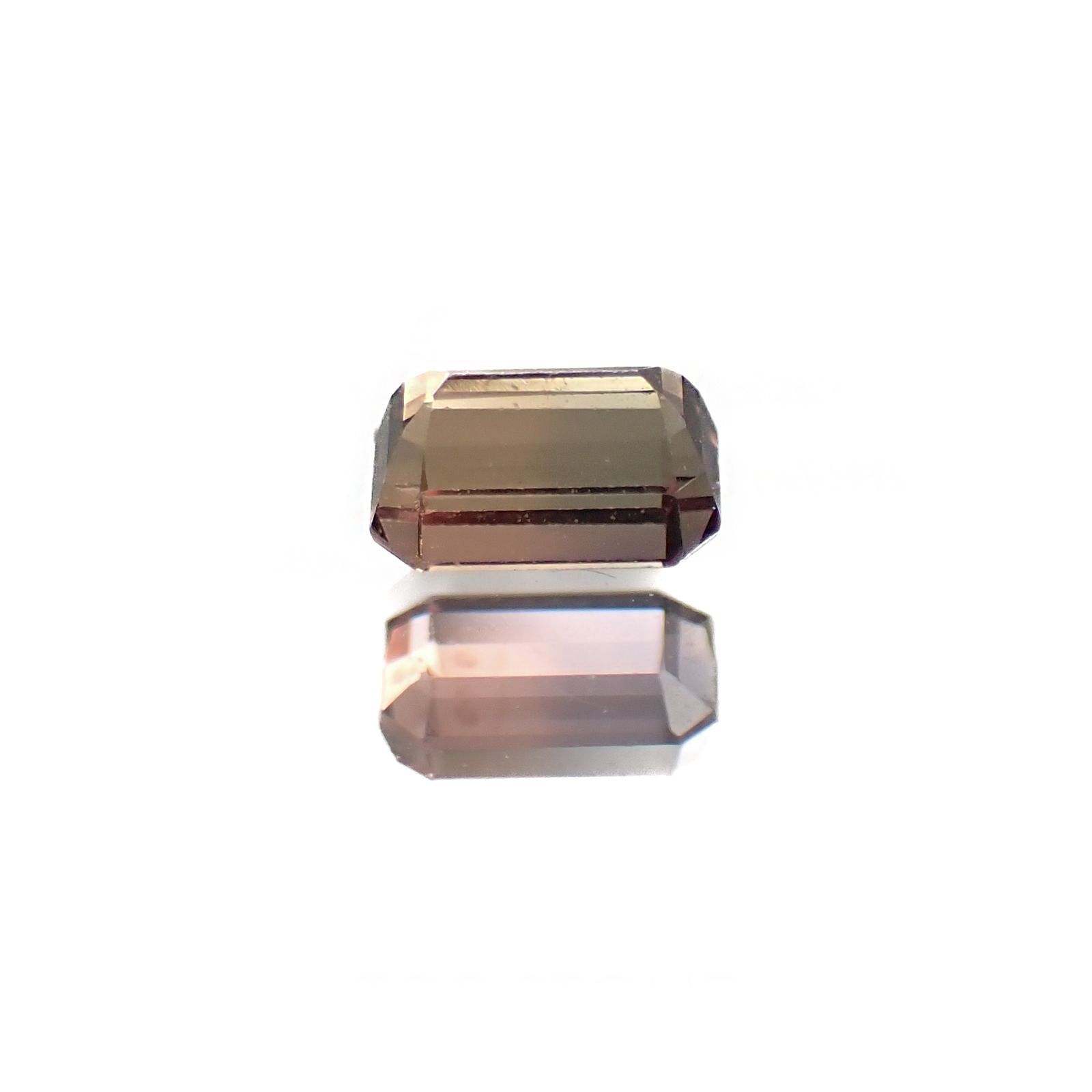 バイカラーサファイア(宝石名バイカラー・サファイア)タンザニア・ソンゲア鉱山産 識別済 0.31ct / 4.1x2.8mm前後 [220717153]