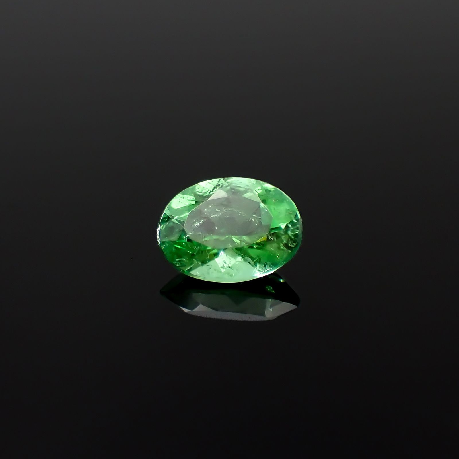 パライバトルマリン ブラジル・パライバ州バターリャ鉱山産 0.49ct[240928735]5.9x4.5mm前後