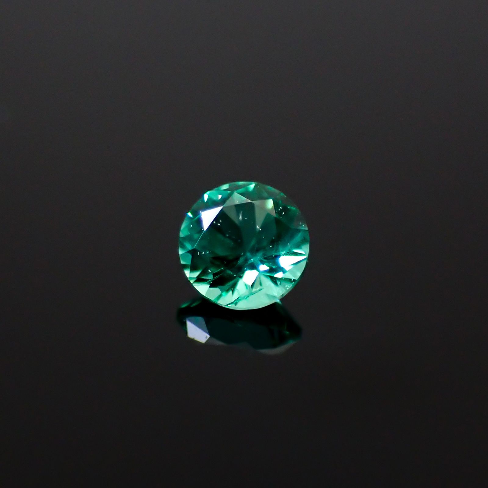 ノンオイルエメラルド ロシア産 0.048ct [250229874]2.3x2.3mm前後