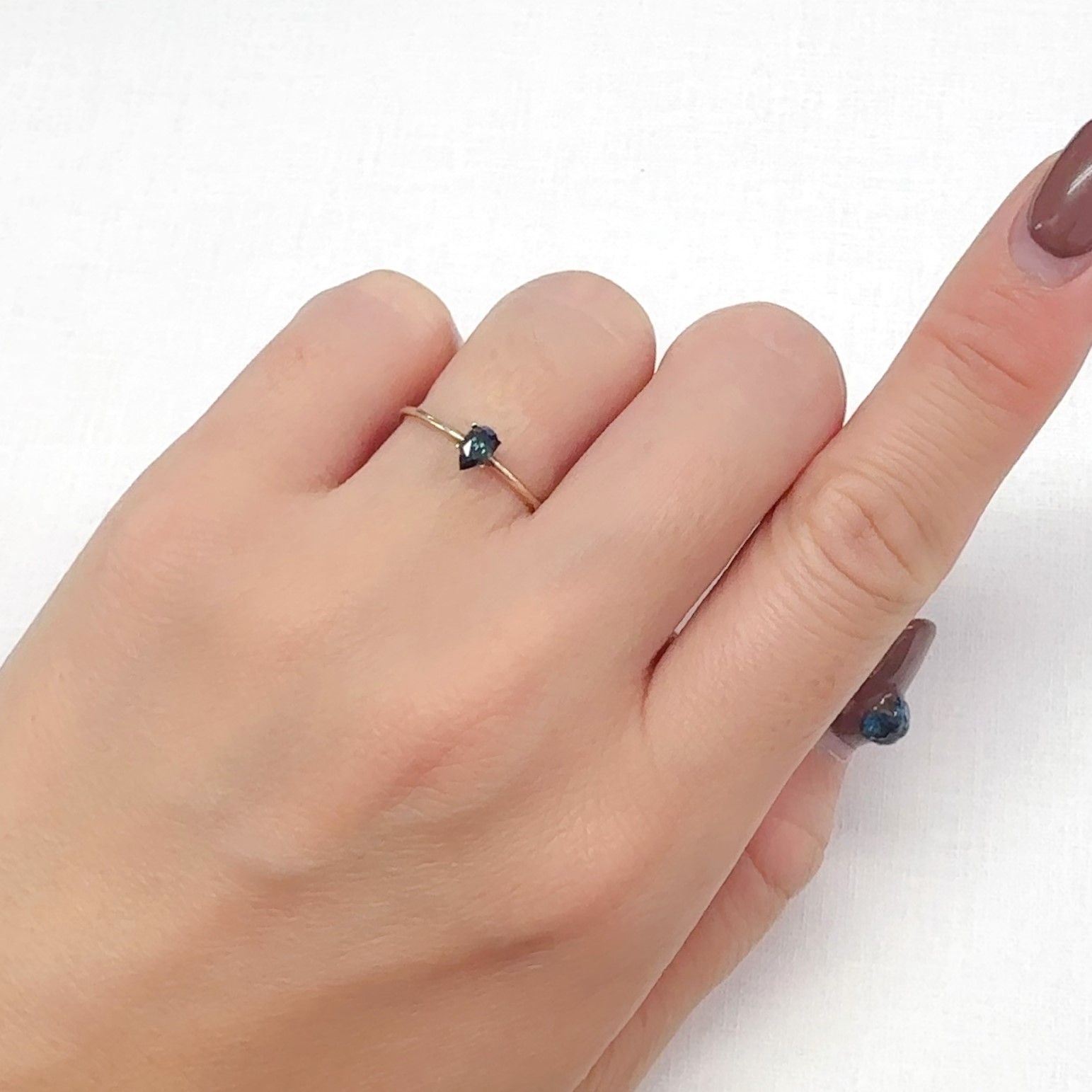ベキリーブルーガーネット（カラーチェンジガーネット アレキタイプ） マダガスカル・ベキリー産 0.24ct[240628279]4.9x3mm前後