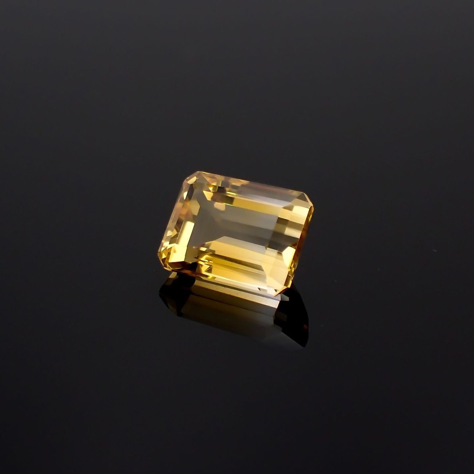 バイカラーシトリン ブラジル・ミナスジェライス州産 8.53ct / 13.1x10mm前後 [251026465]
