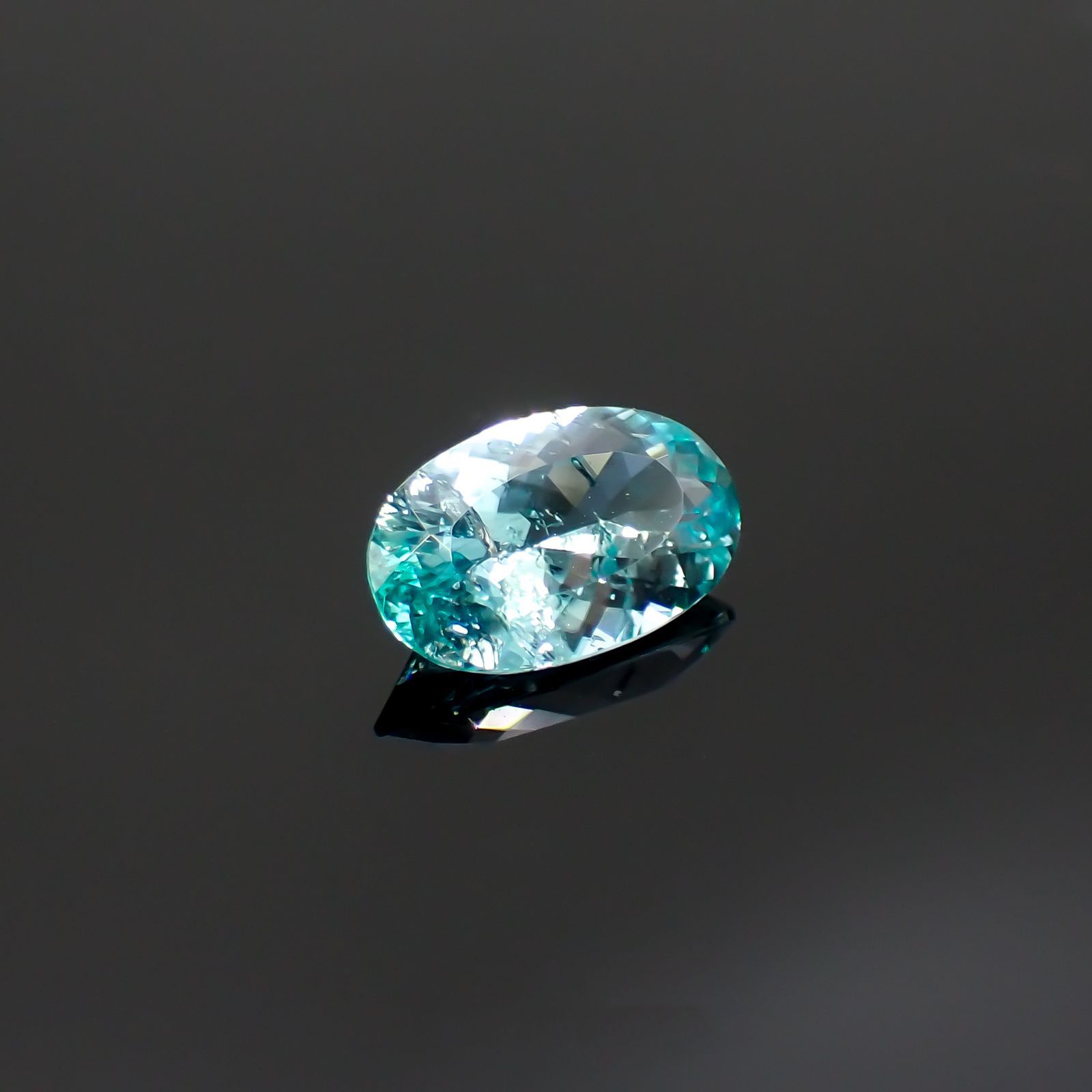 ユークレース(宝石名ユークレース)ブラジル産 1.423ct ソ付(彩珠)[220616450]9.7x6mm前後