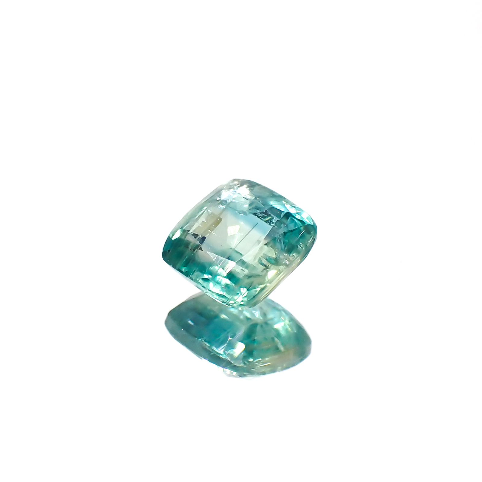 バイカラーカイヤナイト(宝石名カイヤナイト)ネパール産 1.40ct 識別済[240326691]6.1x5.9mm前後