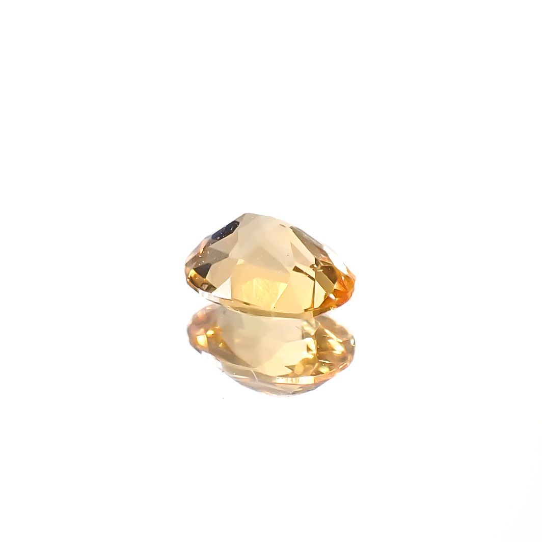 インペリアルガーネット(宝石名ヘソナイト・ガーネット)スリランカ産 0.47ct 識別済[241129438]5.5x4.2mm前後