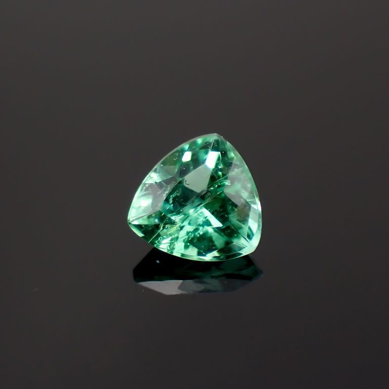 パライバトルマリン(宝石名トルマリン/別名パライバ・トルマリン)ブラジル・パライバ州バターリャ鉱山産 0.32ct 識別済[221018810]4.5x4.5mm前後