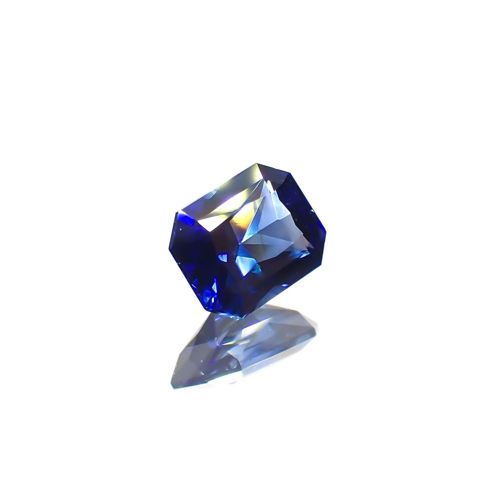 ブルーサファイア 非加熱(宝石名サファイア) マダガスカル産 GIA鑑付 0.52ct / 5x4mm前後 [210310222]