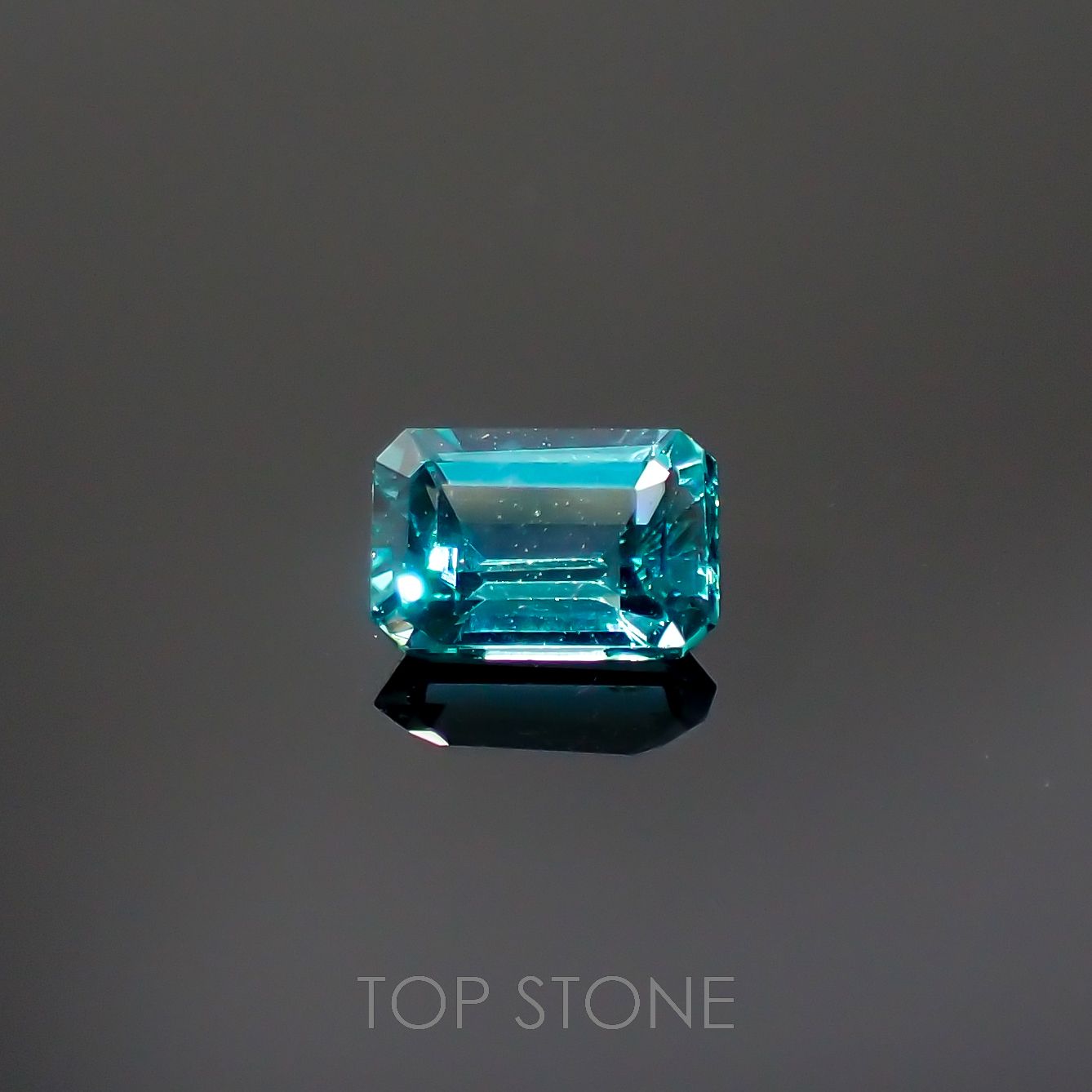 ブルーグリーンアパタイト(宝石名アパタイト)マダガスカル産 0.53ct 識別済[220616660]5.7x3.8mm前後