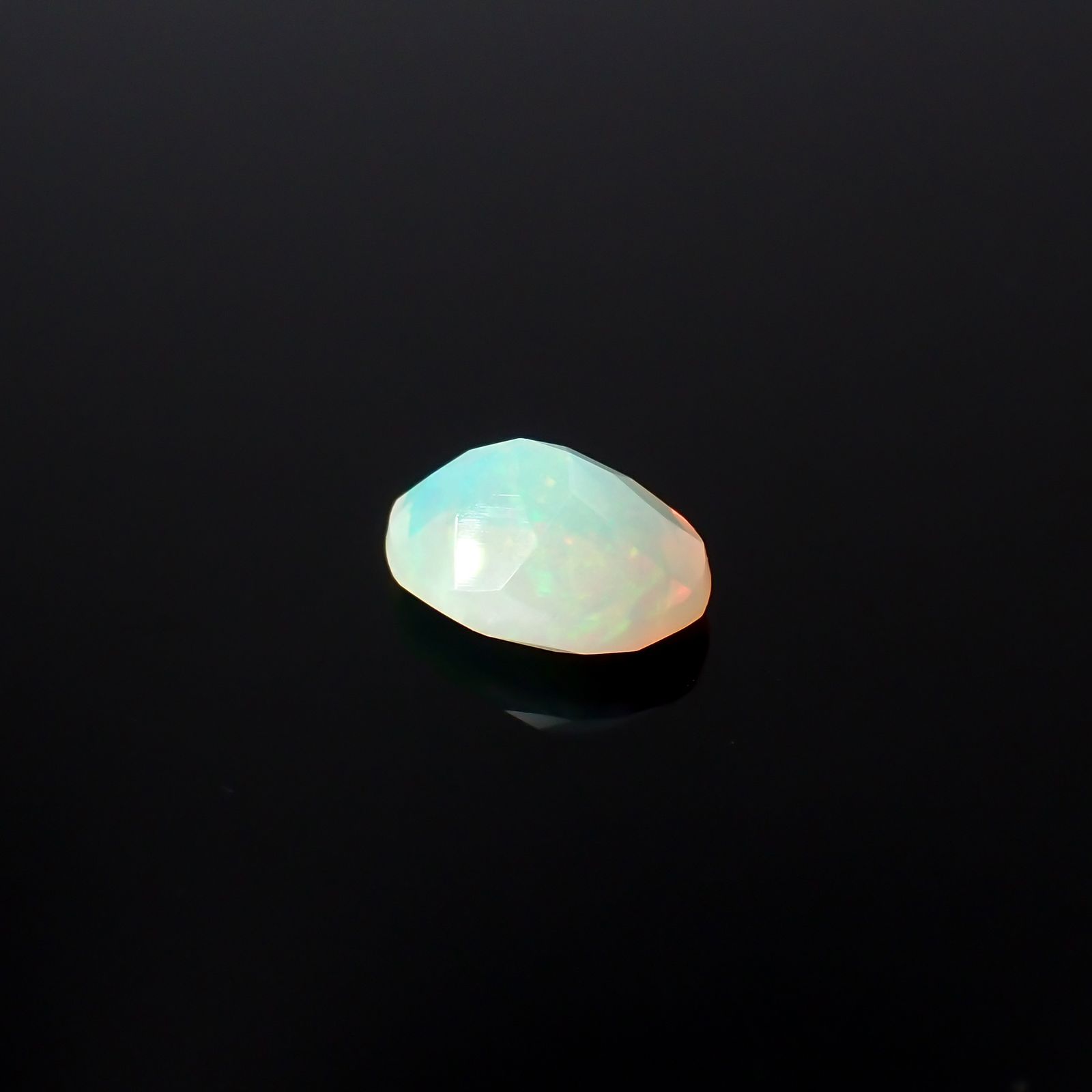エチオピアオパール エチオピア産 0.72ct[240125317]7.9x6mm前後