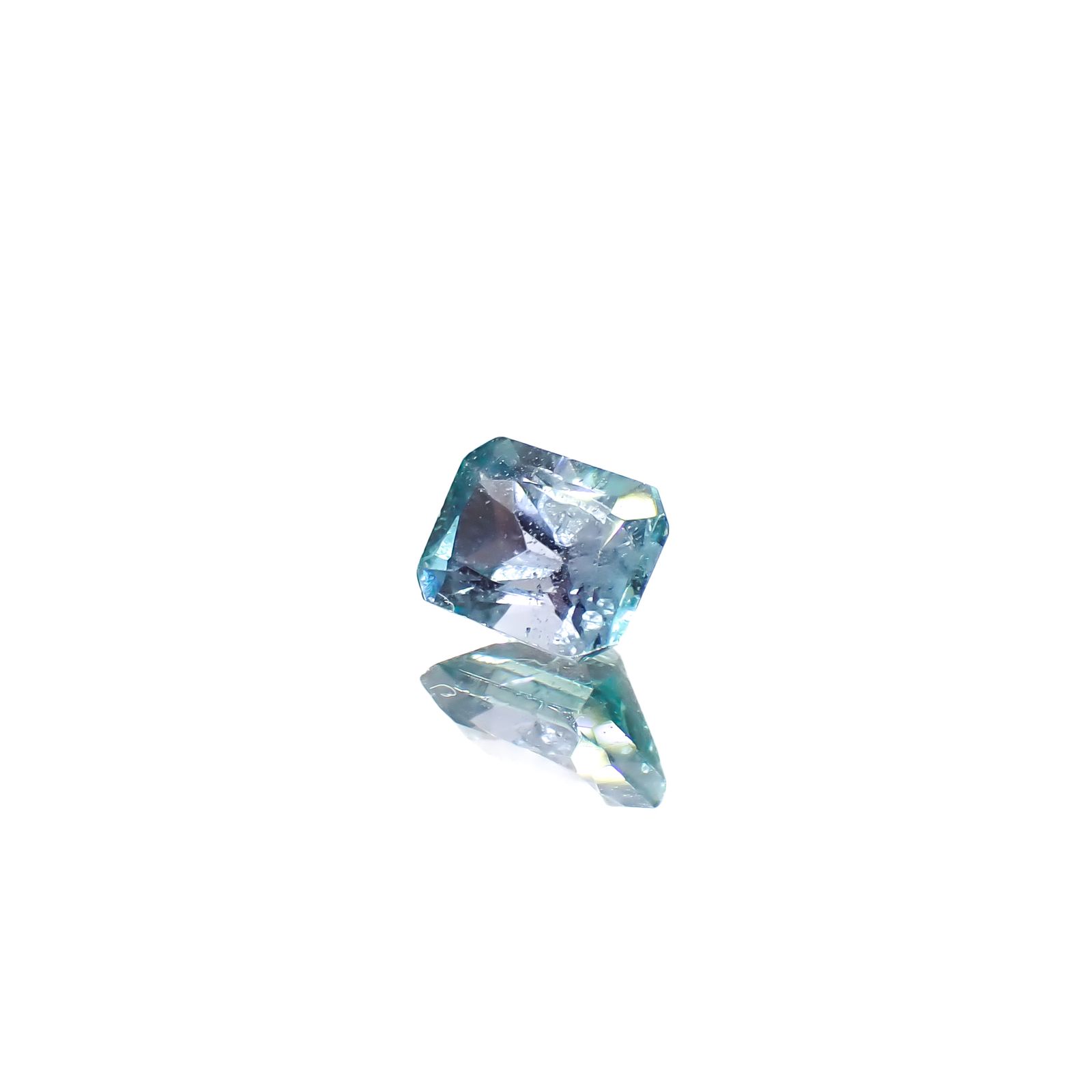 ブルーコーネルピン(宝石名ブルー・コーネルピン)タンザニア産 0.27ct 識別済[240527690]4.1x3.2mm前後